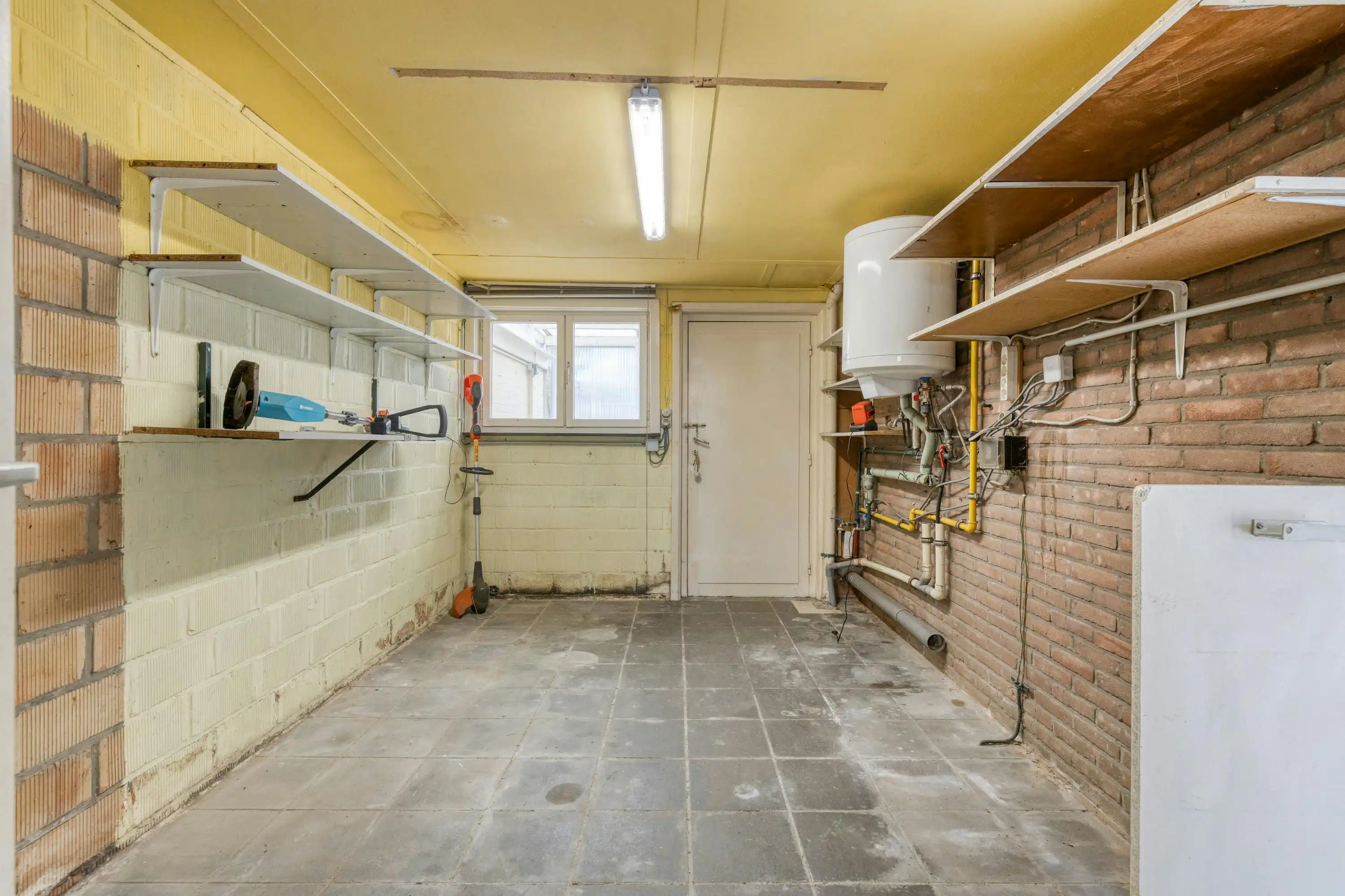 Ruime gezinswoning met zonnige tuin te koop in Roeselare foto 24