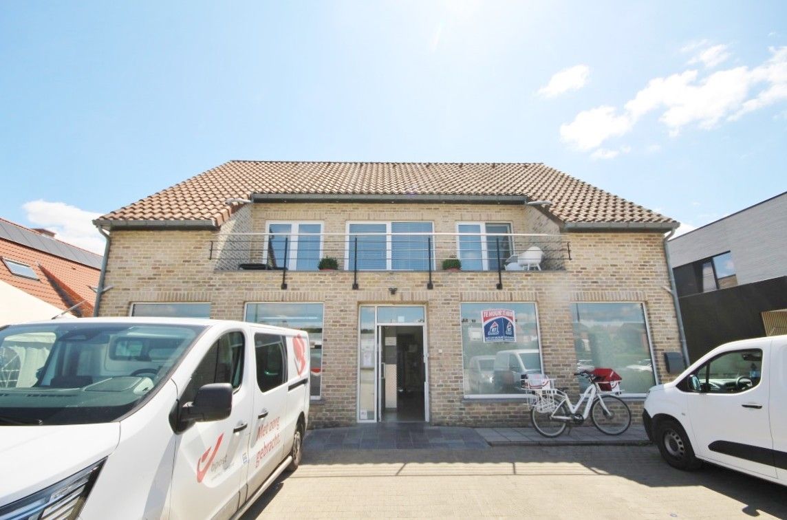 Gelijkvloers handelspand op top locatie in Gingelom! foto {{pictureIndex}}