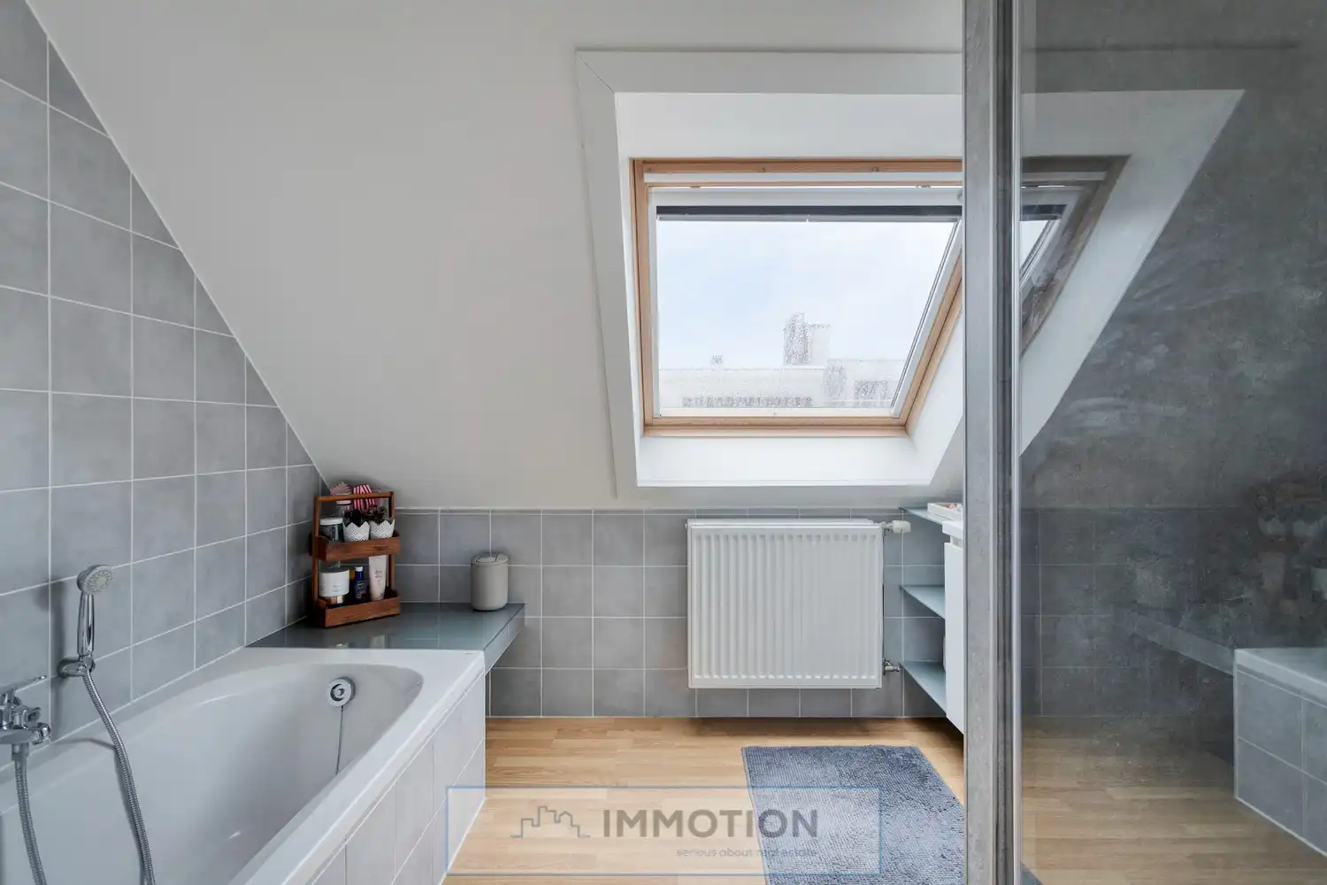 Ruim instapklaar appartement met 2 slaapkamers in centrum Kortrijk vlakbij de Leie - BEZOEK op 14 of 15 februari foto 14