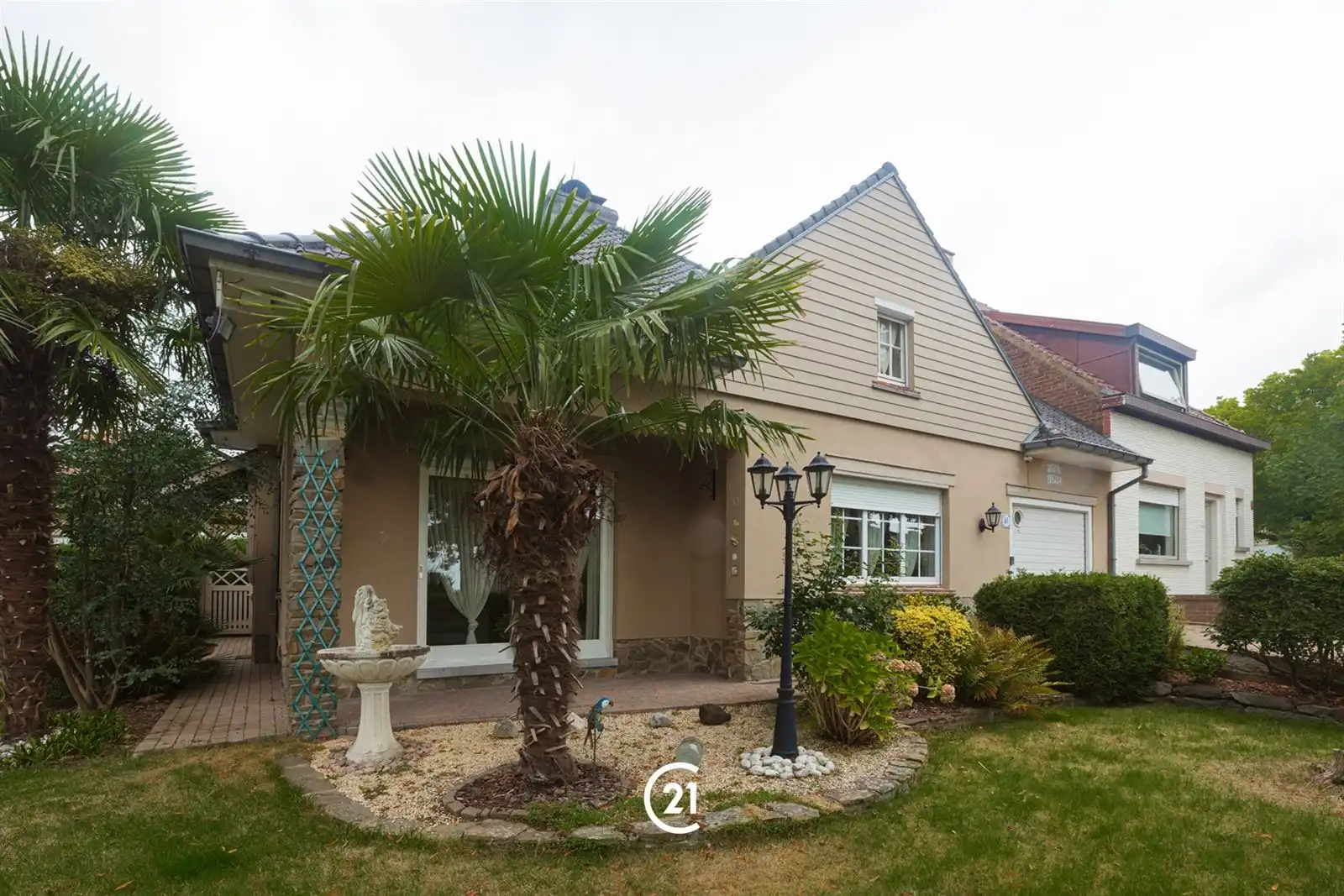 Een ruime woning met karakter, tuin, garage op een interessante locatie.  foto 9