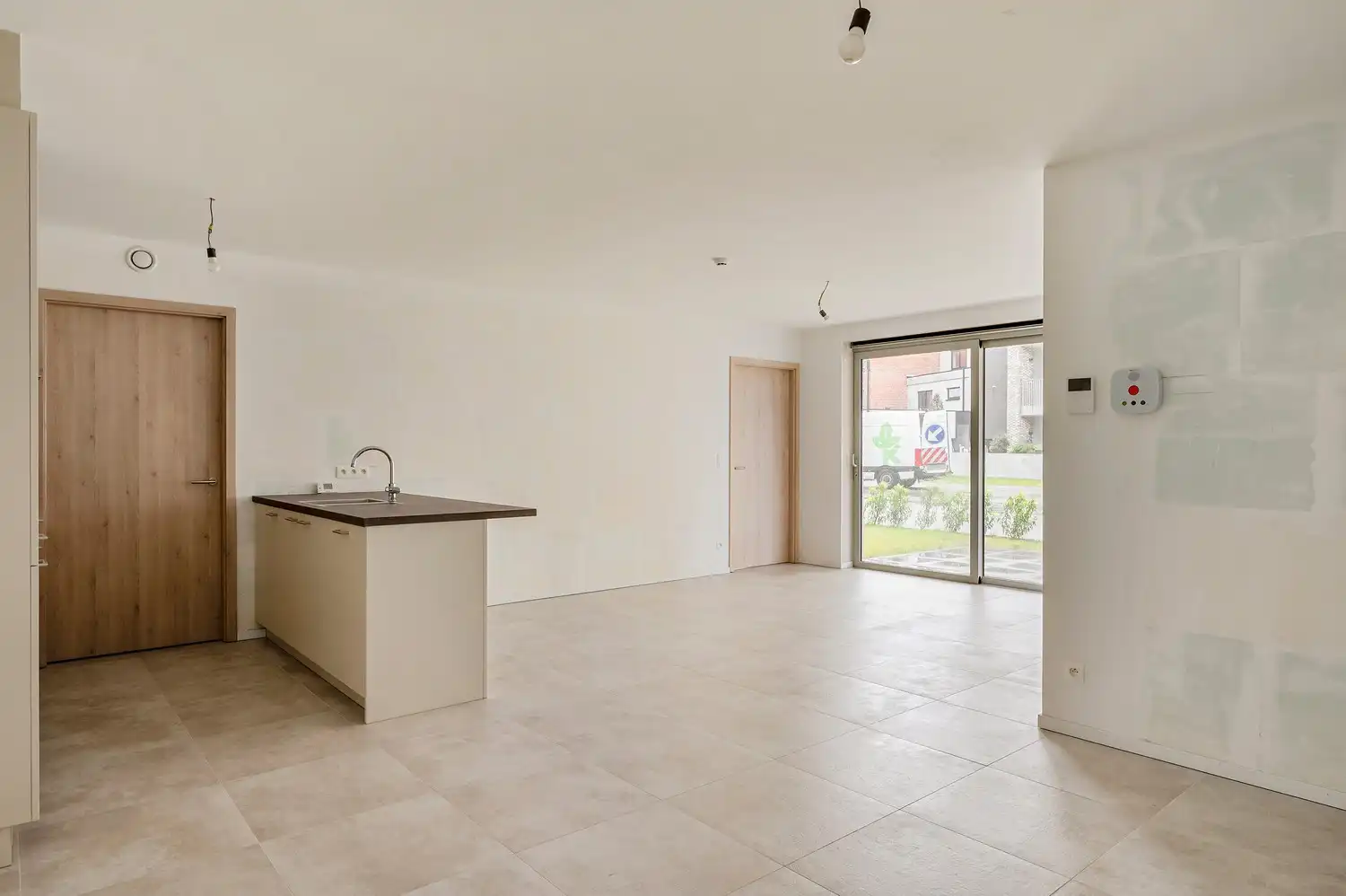 PRACHTIG 3 SLAAPKAMER APPARTEMENT MET ONDERGRONDSE AUTO-STAANPLAATS EN AANPALENDE BERGING foto 7