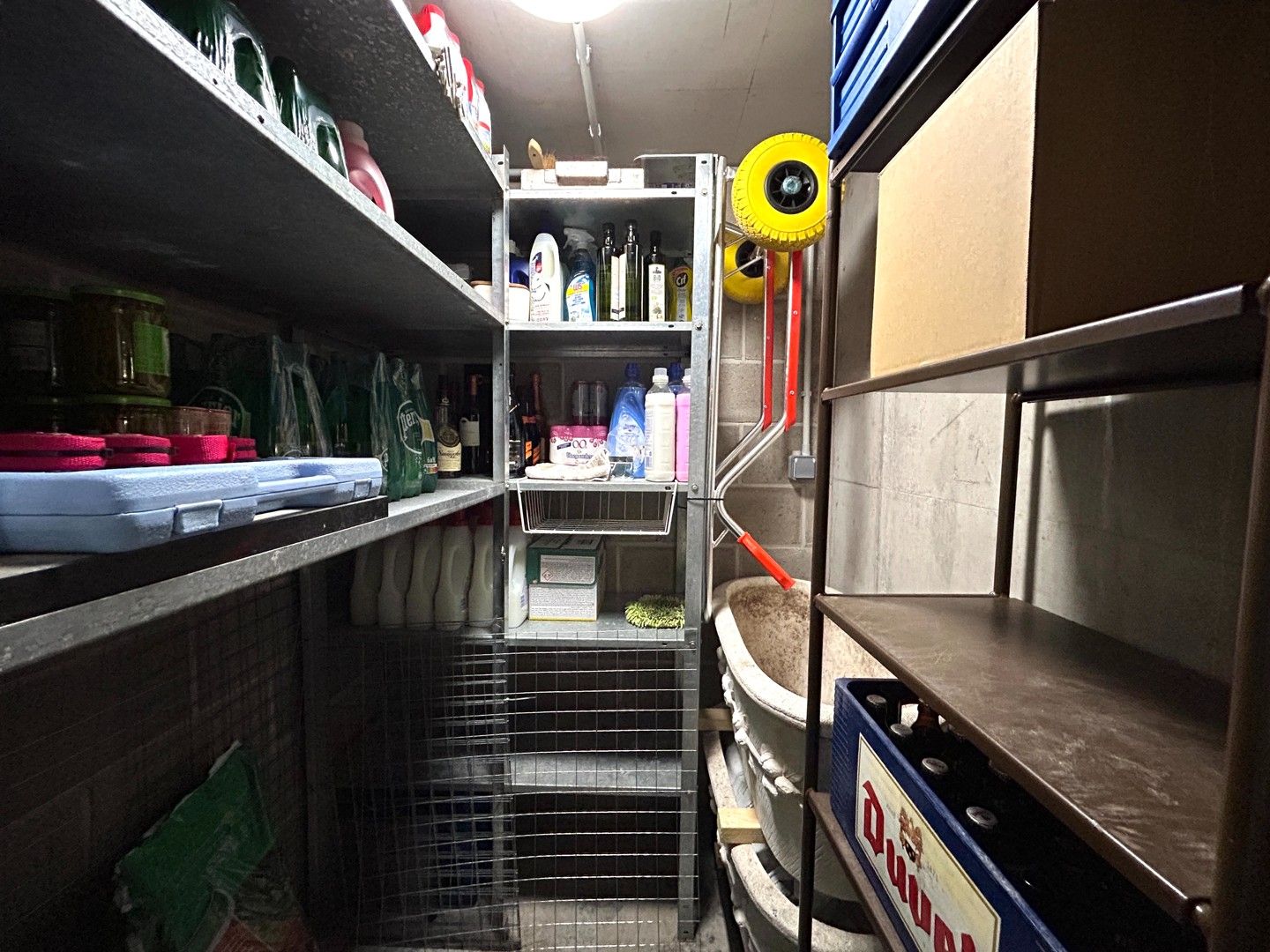 Instapklaar twee-slaapkamerappartement met zicht op stadspark te centrum Roeselare! foto 19