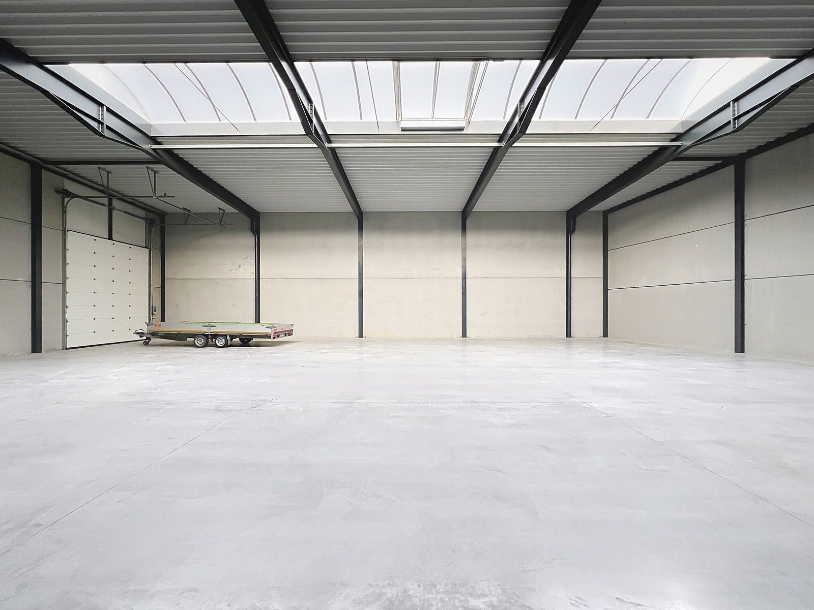 Nieuwbouw KMO-unit (457m²) met 2 hoge sectionaalpoorten en 3 private parkeerplaatsen op "Clarysse Business Park" te PITTEM! foto 8