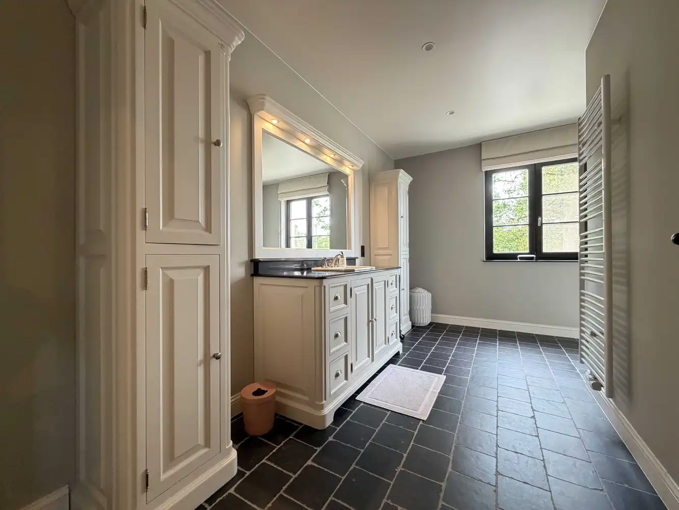 Klassevolle, recente villa (bouwjaar 2016) met hoogwaardige afwerking foto 26