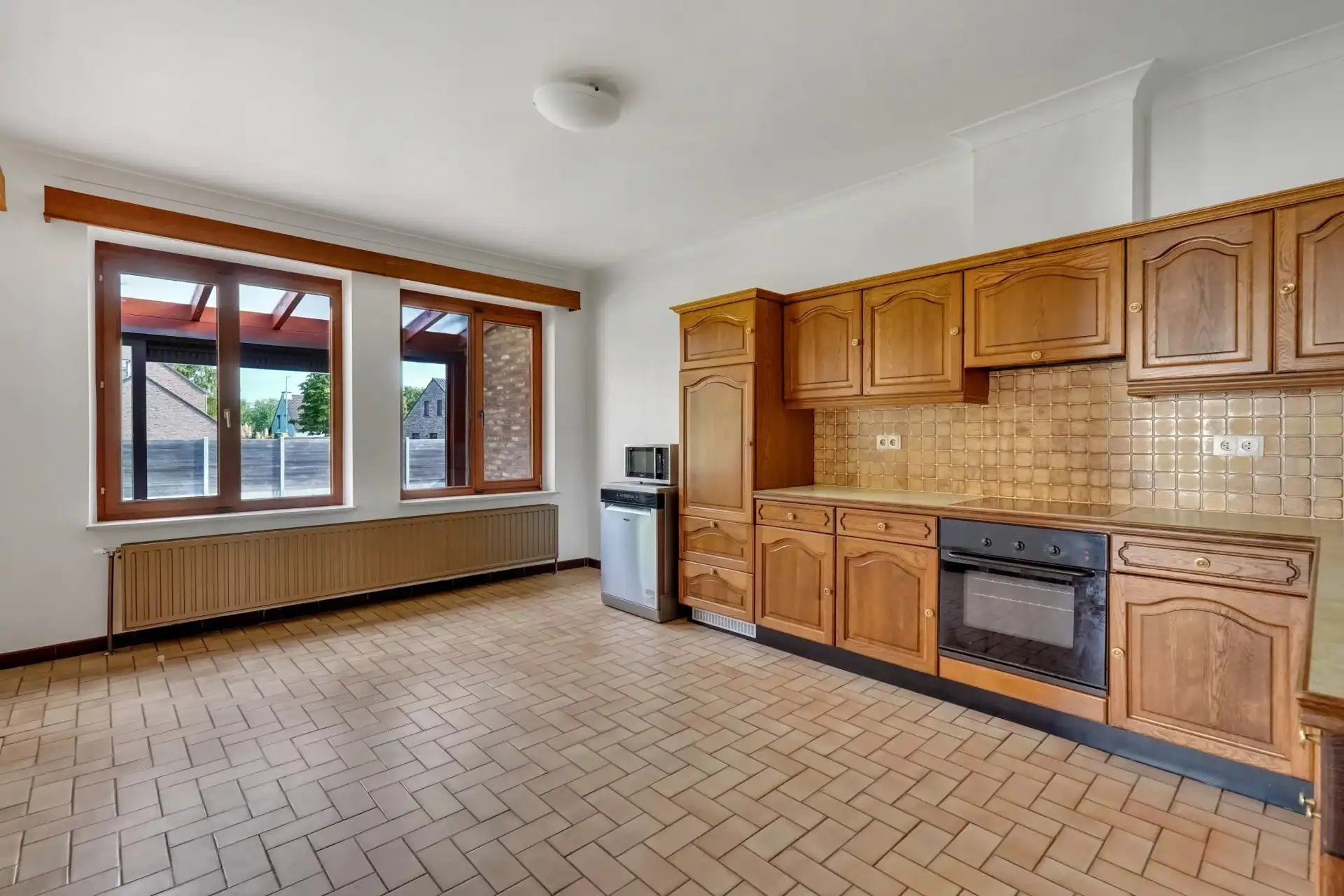 Vrijstaande, gelijkvloerse woning met zolder en kelder foto 7