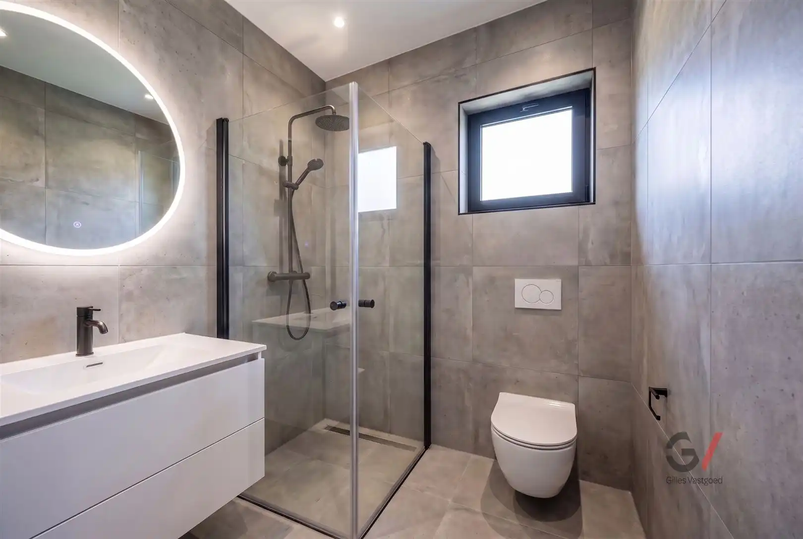 Woning met veel potentieel en karakter foto 11