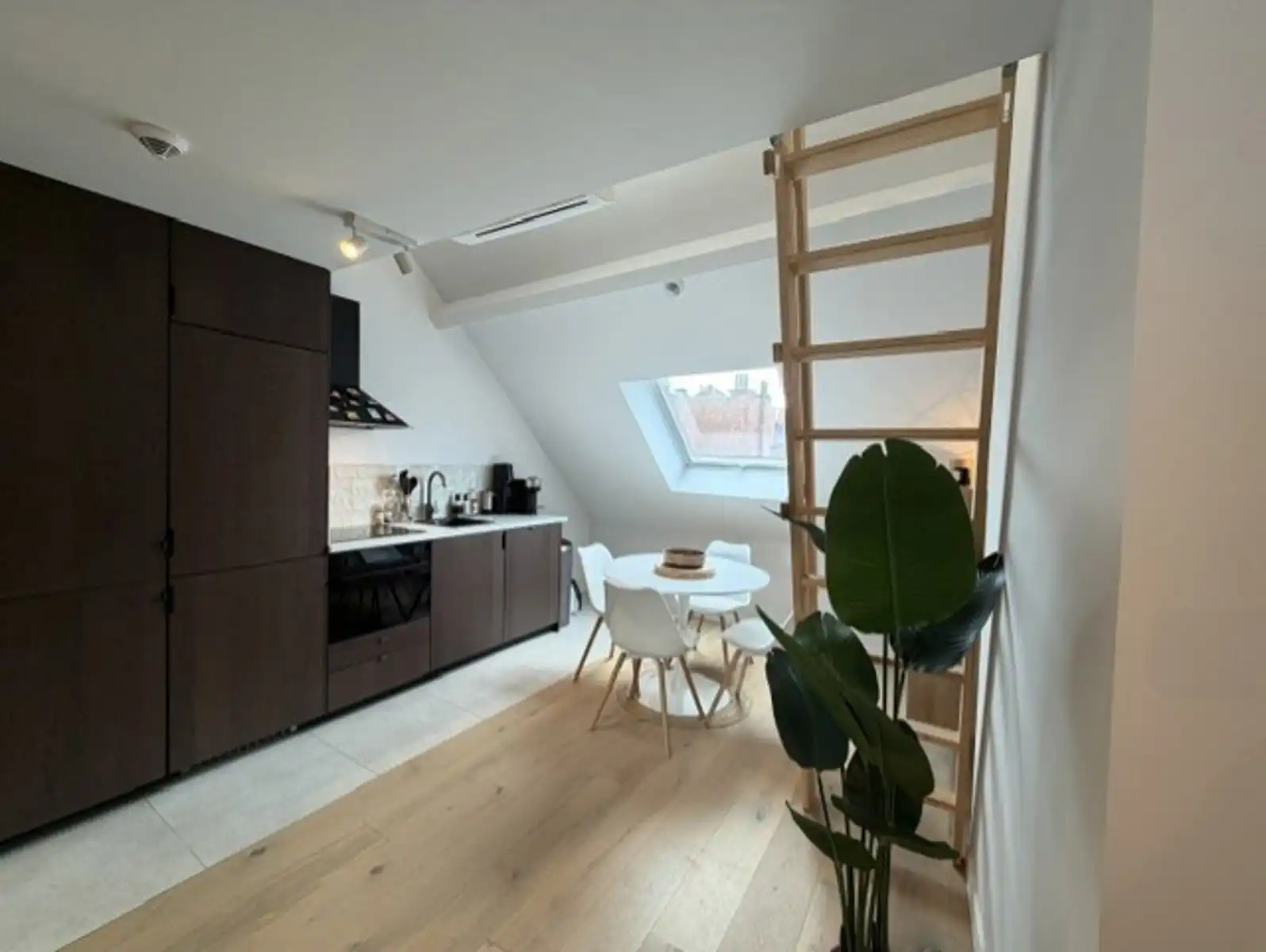 Gemeubelde duplex met airco en terras te huur voor 3 maanden foto 6