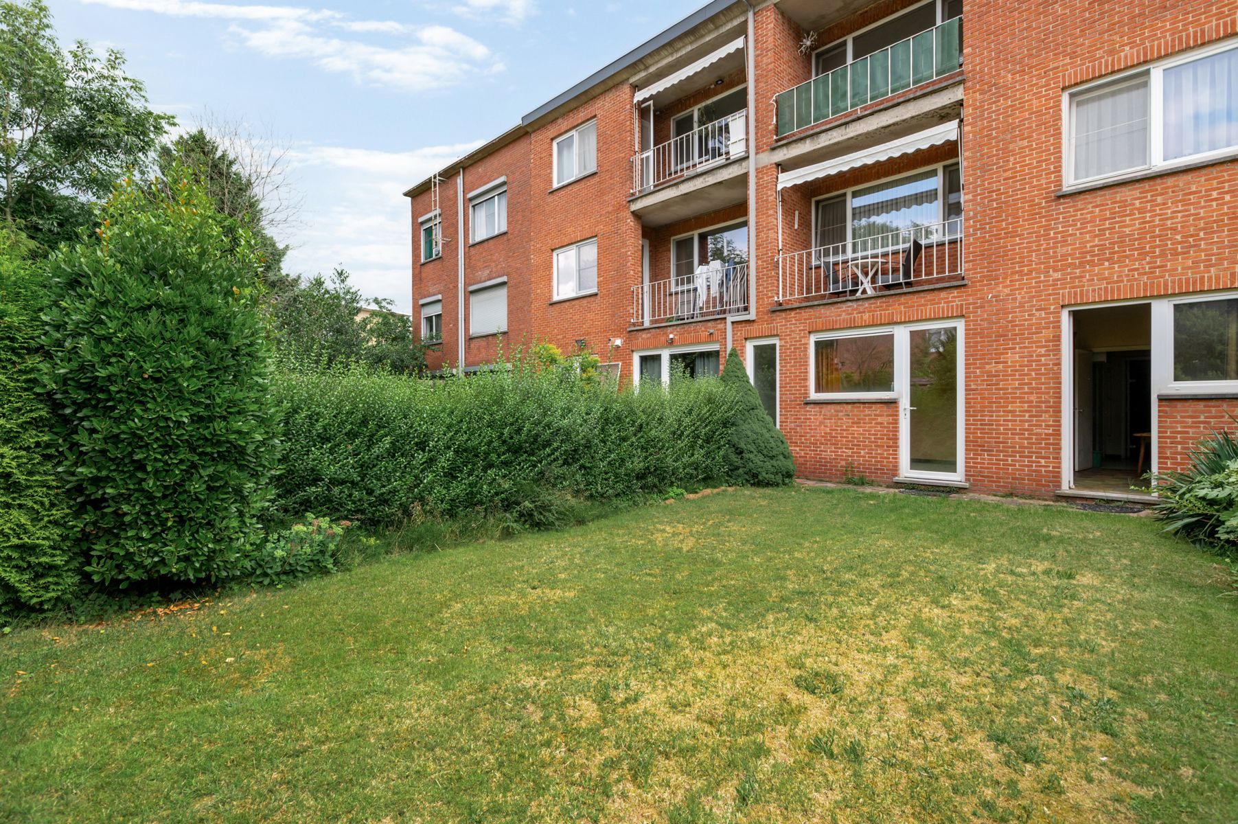 Unieke kans: appartement met tuin, garagebox en berging foto 16