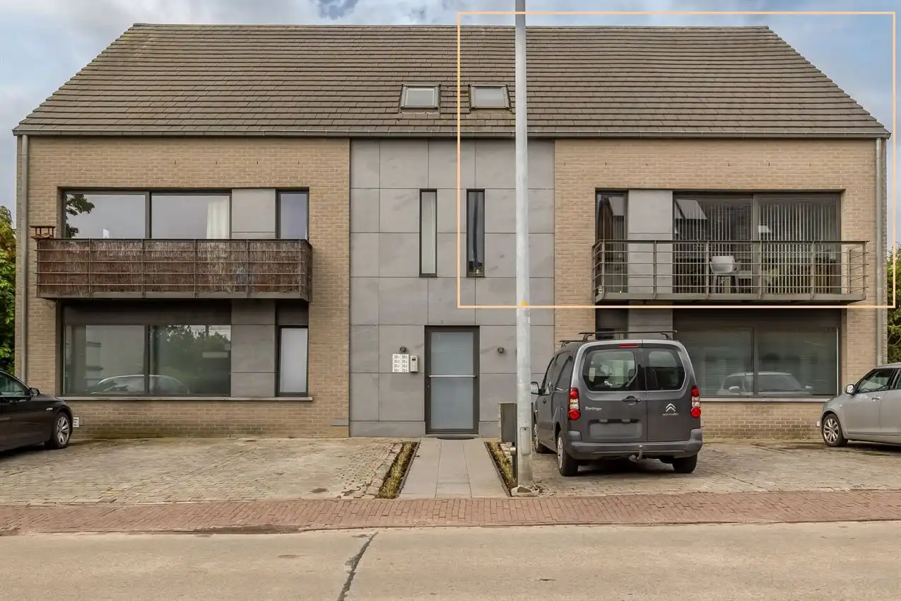 Gezellige duplex met twee slaapkamers nabij station foto {{pictureIndex}}