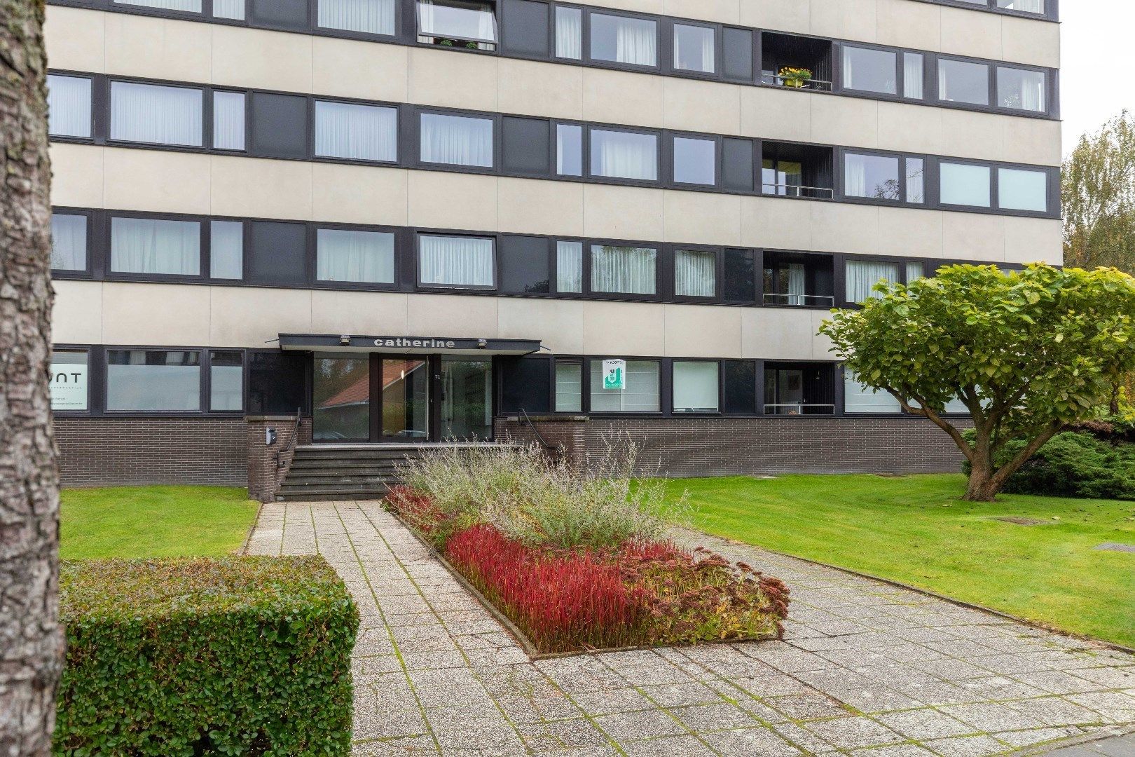 Uiterst centraal en toch rustig gelegen luchtig hoekappartement met staanplaats nabij centrum Brugge. foto 25