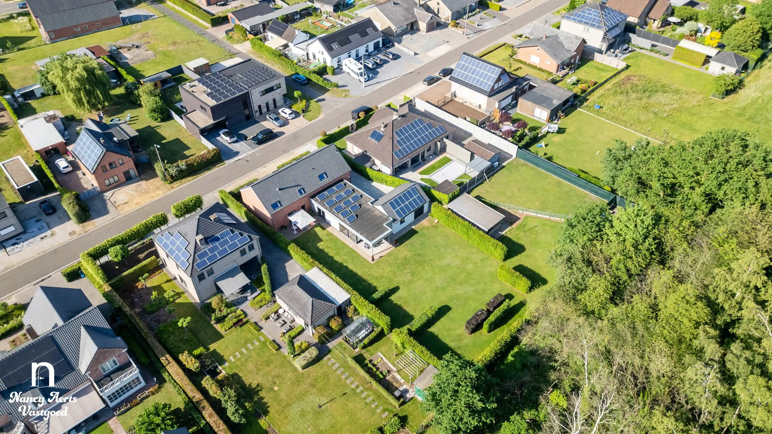Luxe villa met karakter en hedendaags comfort in het groen foto 35