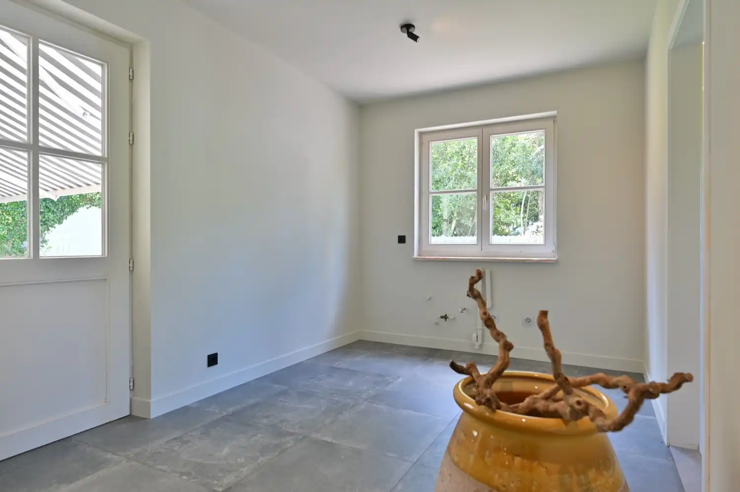 Exclusieve, gerenoveerde villa op toplocatie in residentieel Neerharen foto 16