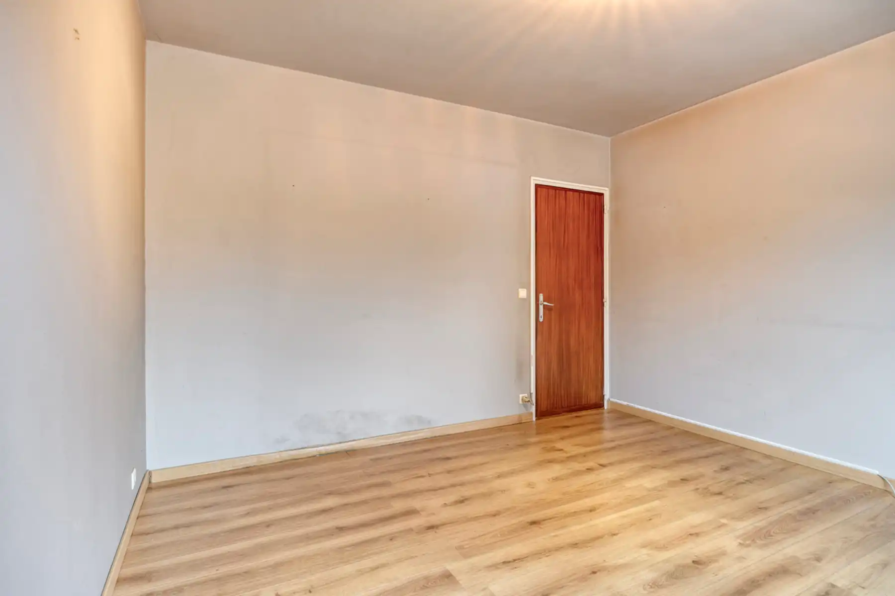 Ruim en lichtrijk appartement met 2 slaapkamers. foto 10