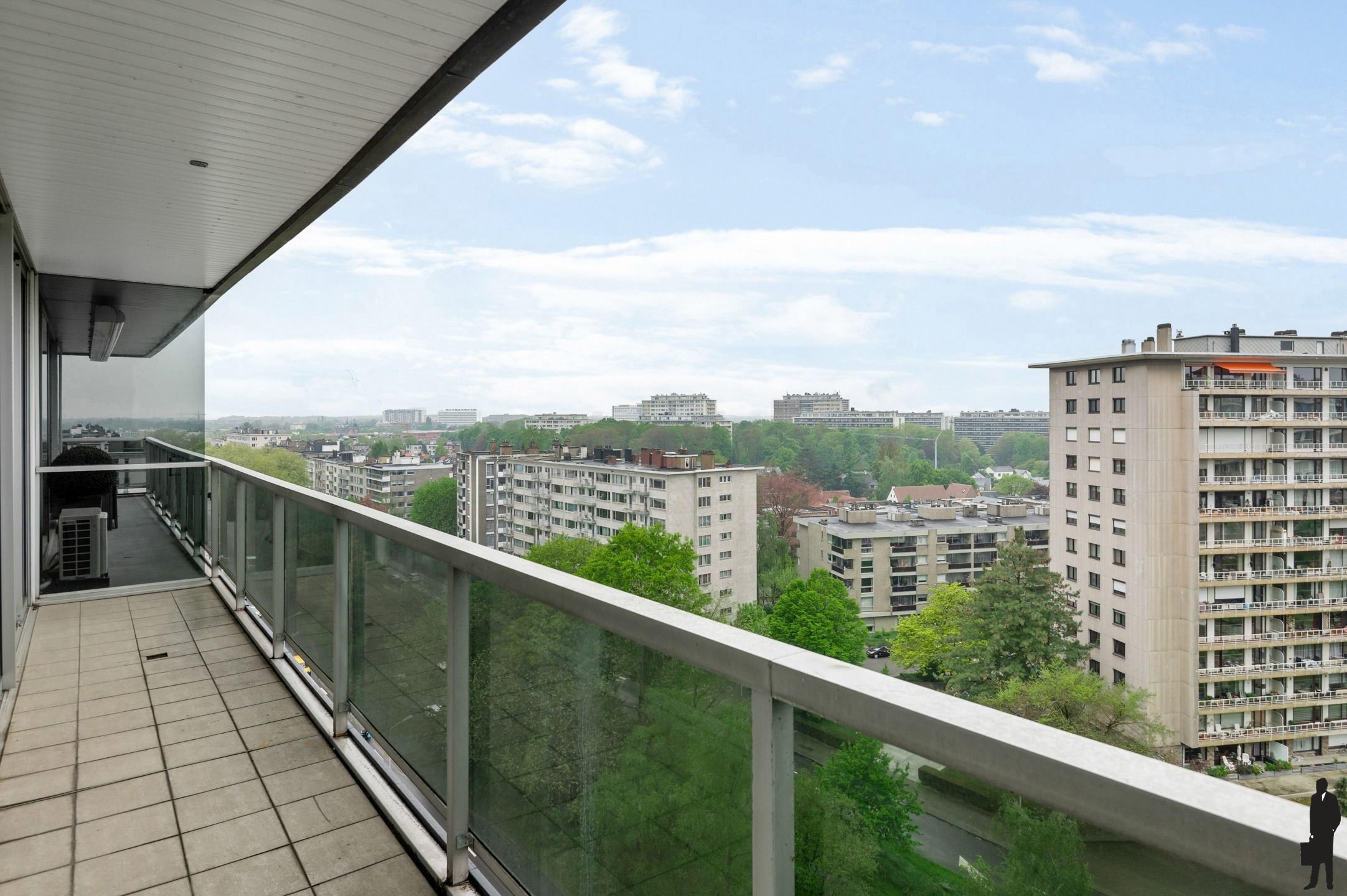 Ruim en licht appartement met twee terrassen foto 9