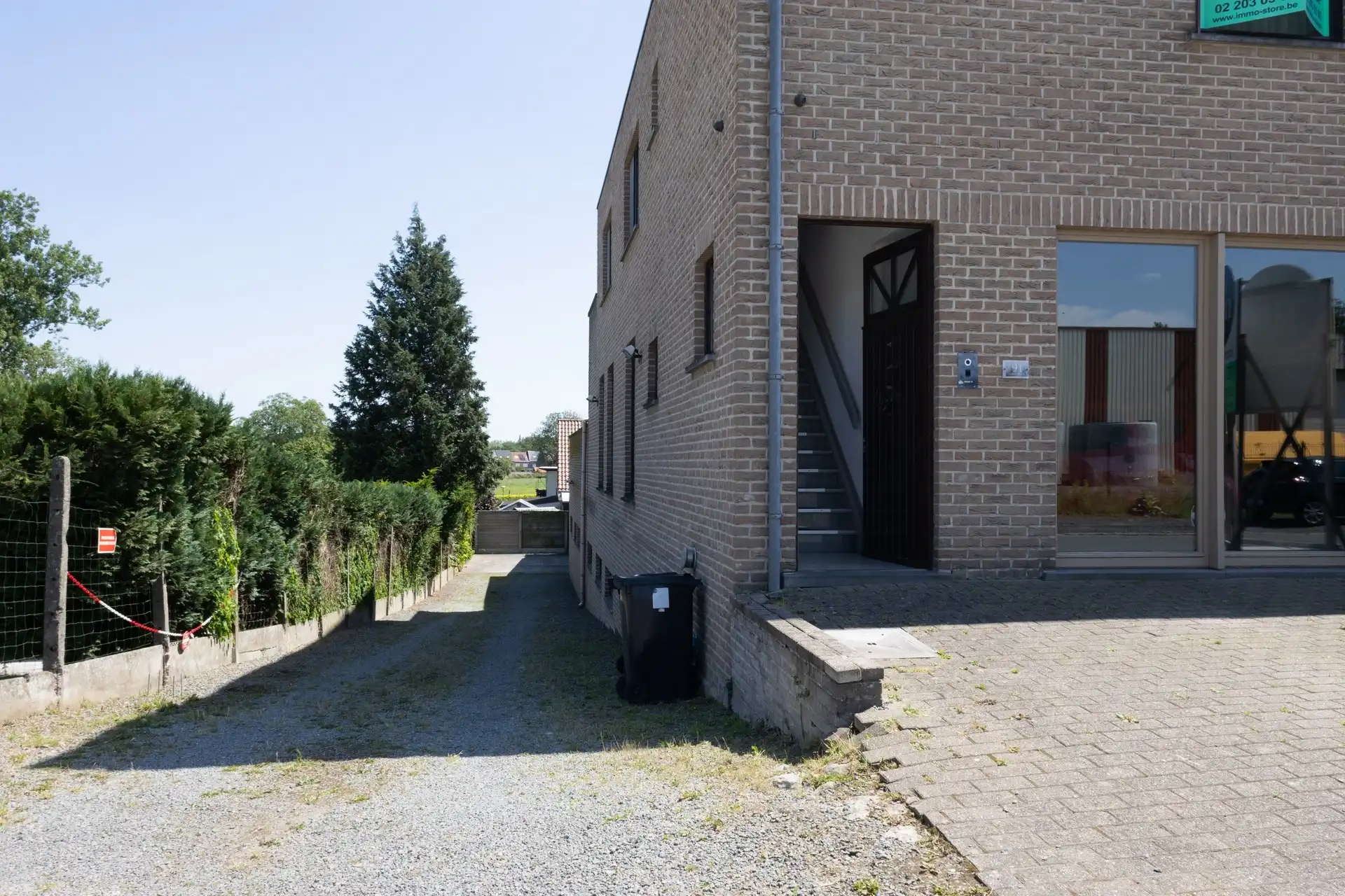 Veelzijdig handelspand met toonzaal, atelier en ruime woonst te Okegem foto 16