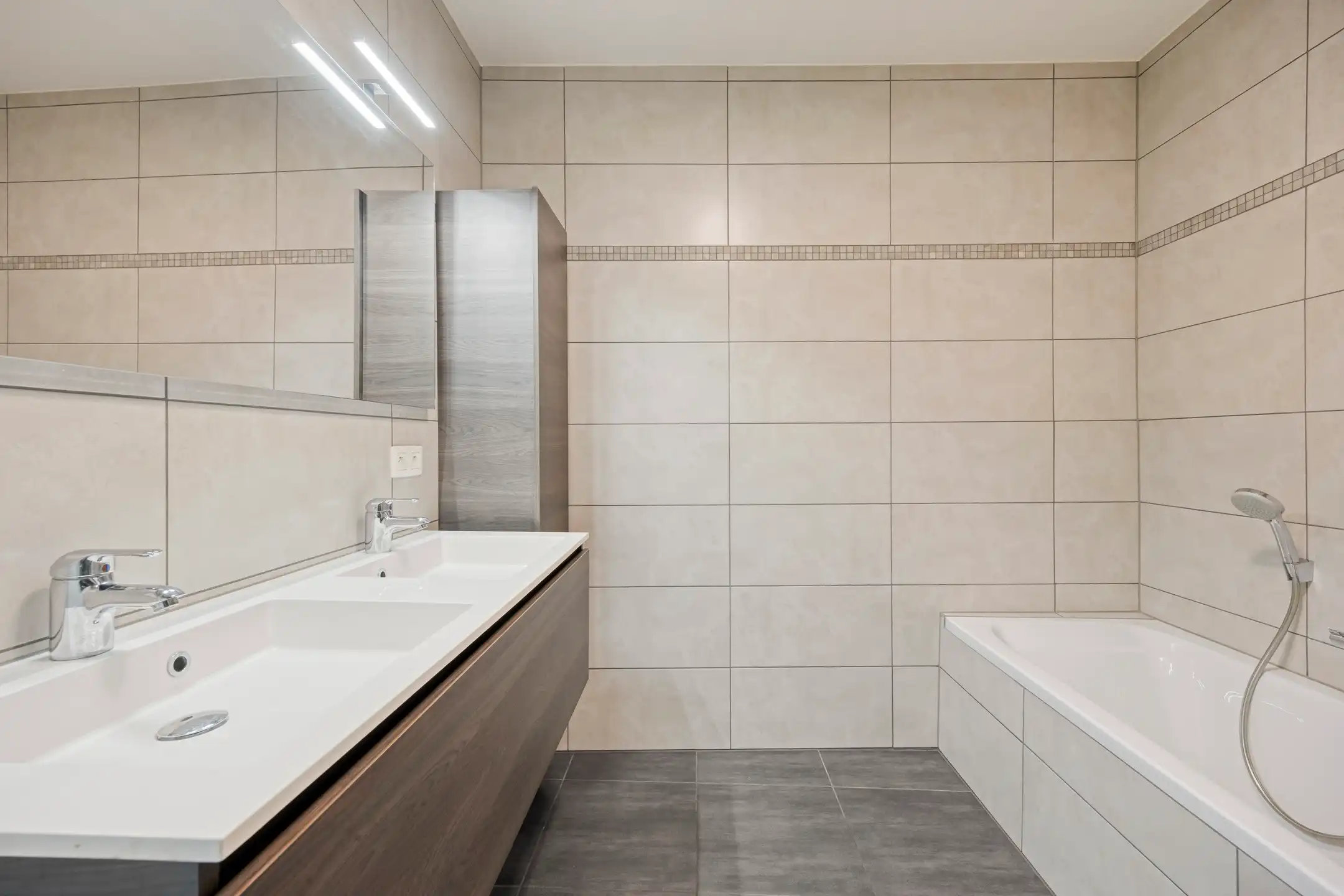 Energiezuinig APPARTEMENT van bj 2018 van 104 m² gelegen op 2de  verdiep, lift,  mooie leefruimten, 2 slaapkamers en garage op gelijkvloers. foto 15