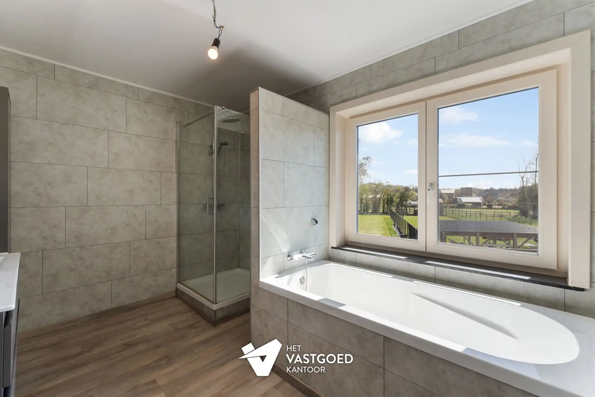 RECENT GERENOVEERDE RUIME WONING (220M²) MET 5 SLAAPKAMERS EN TUIN MET TUINKAMER TE BERINGEN foto 15