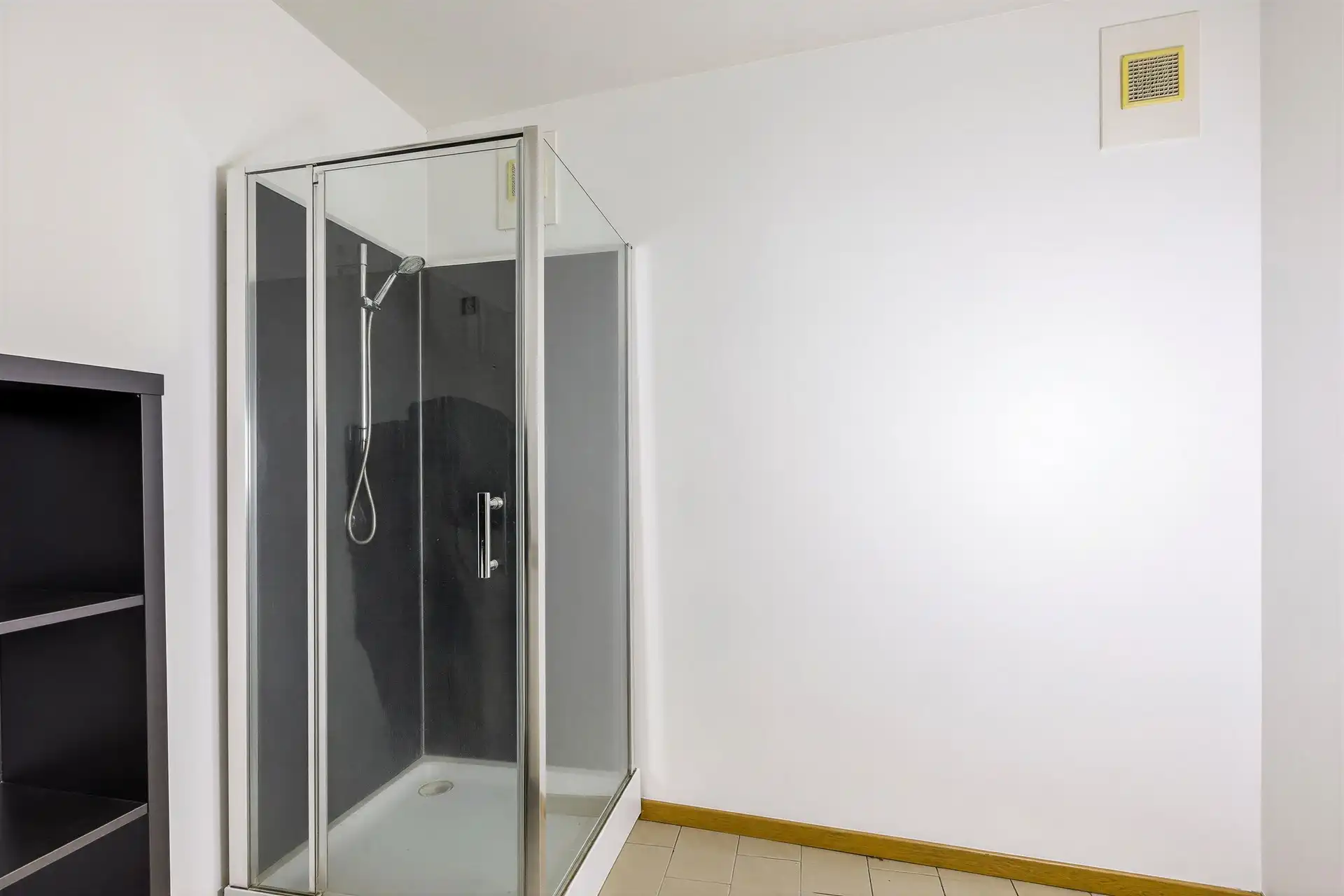 Verhuurde opbrengsteigendom bestaande uit handelspand en duplexappartement in het centrum van Ninove foto 9