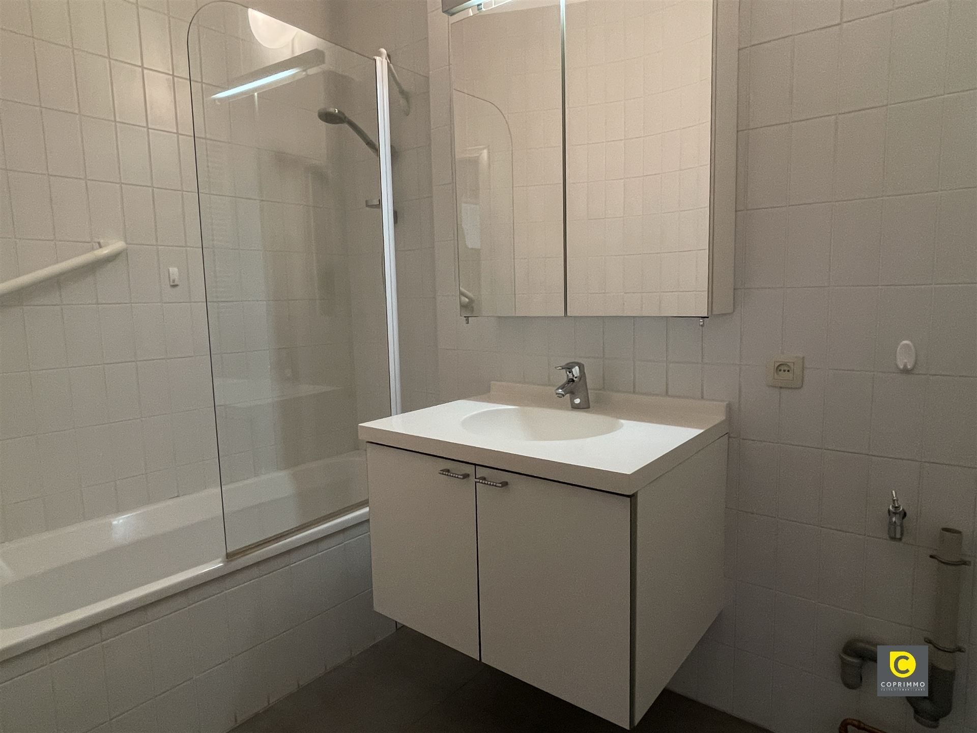 2-slaapkamerappartement met autostaanplaats foto 4