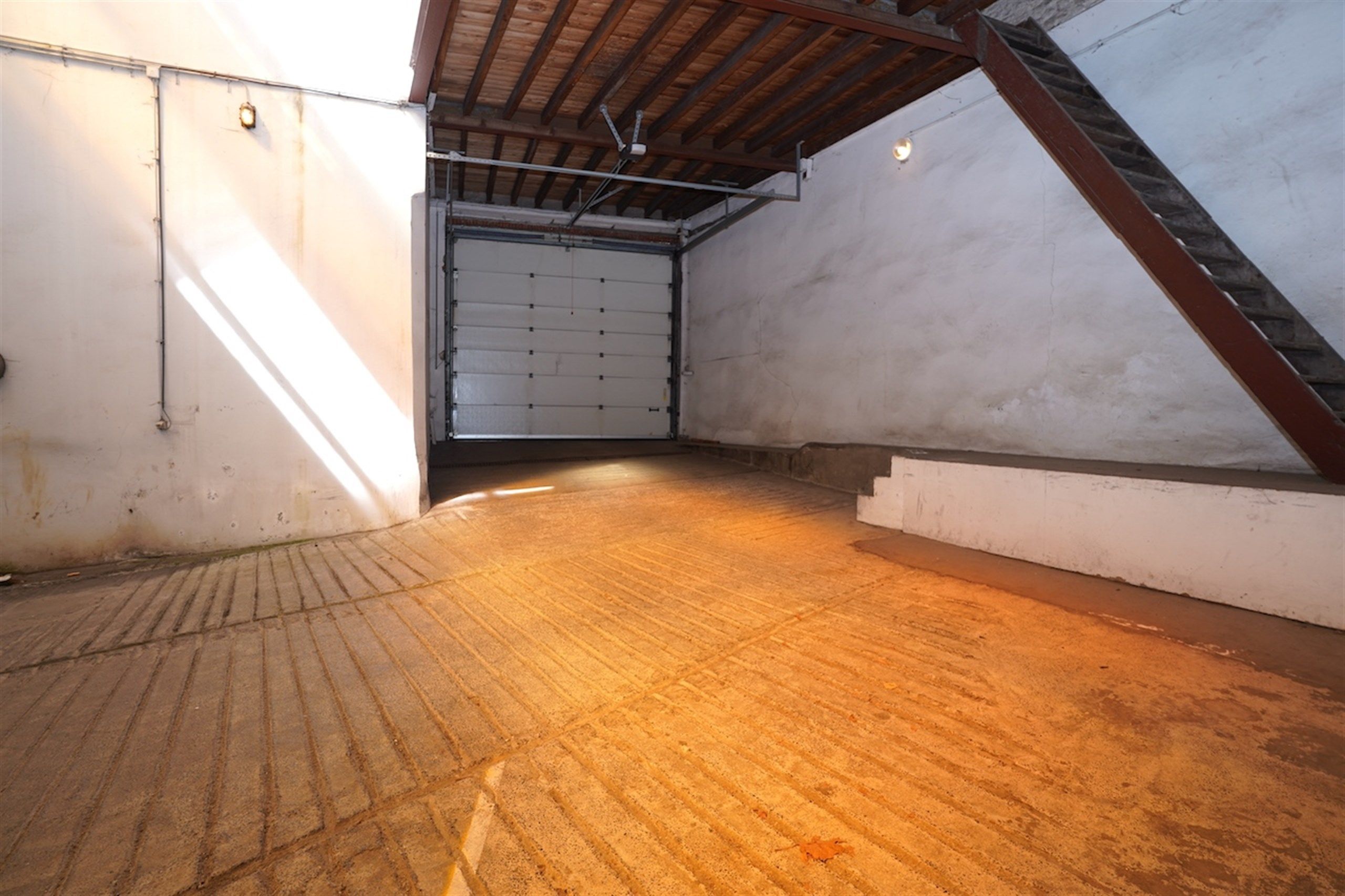 Te moderniseren 3-slpk appartement + garage in hartje centrum! foto 14