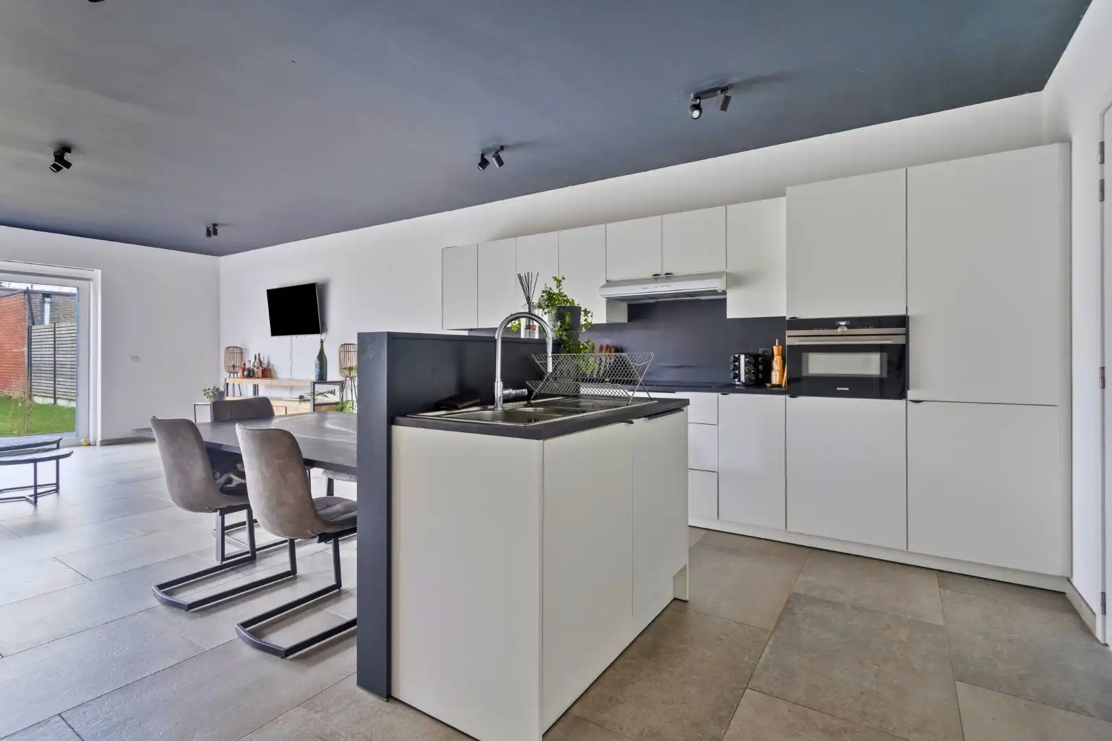 Ruime nieuwbouw met home-office, 3 slaapkamers, tuin met uitweg & garage. (aankoop aan 2% mogelijk!) foto 8