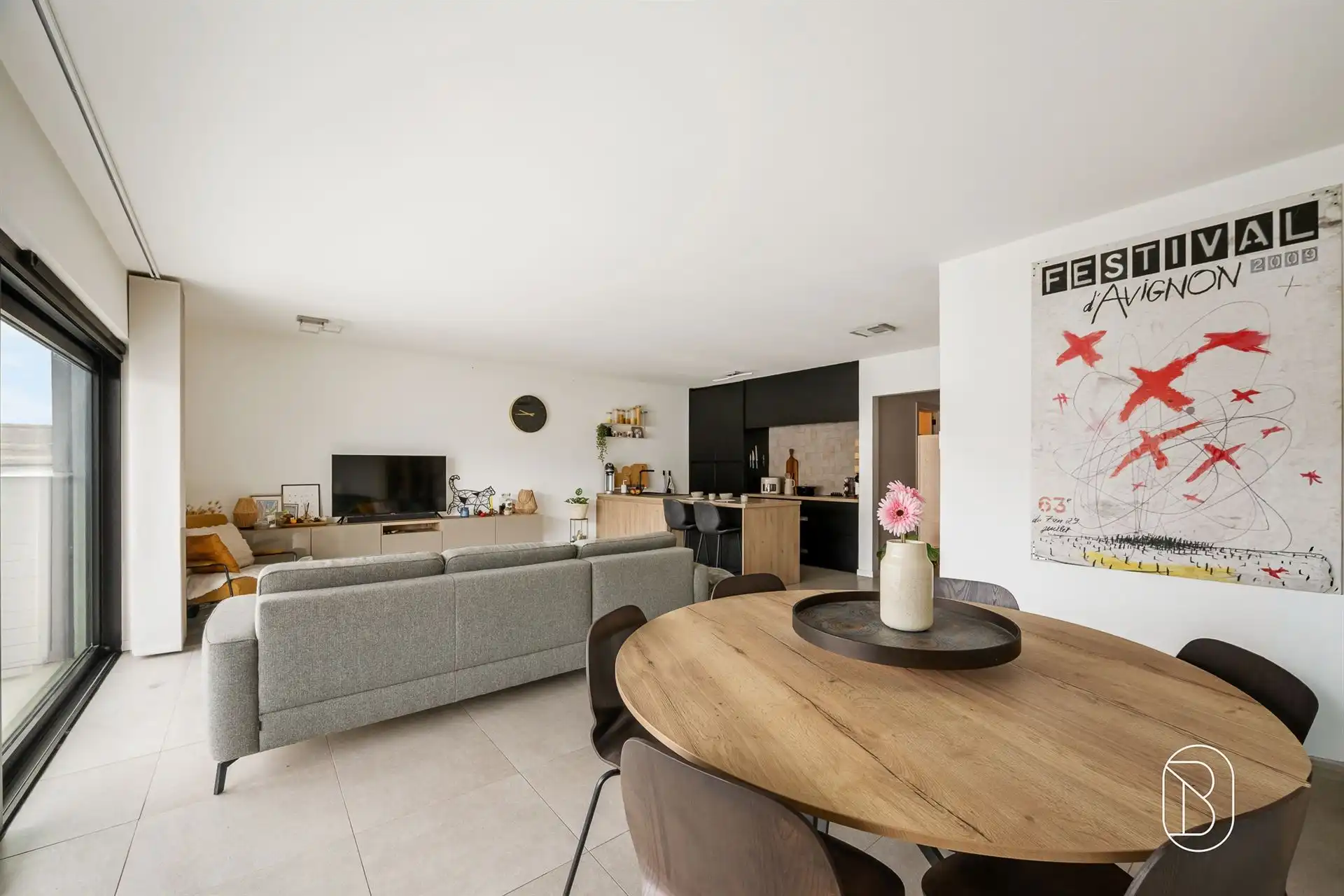 Instapklaar appartement met 2 slks, ruim terras en parking foto 5