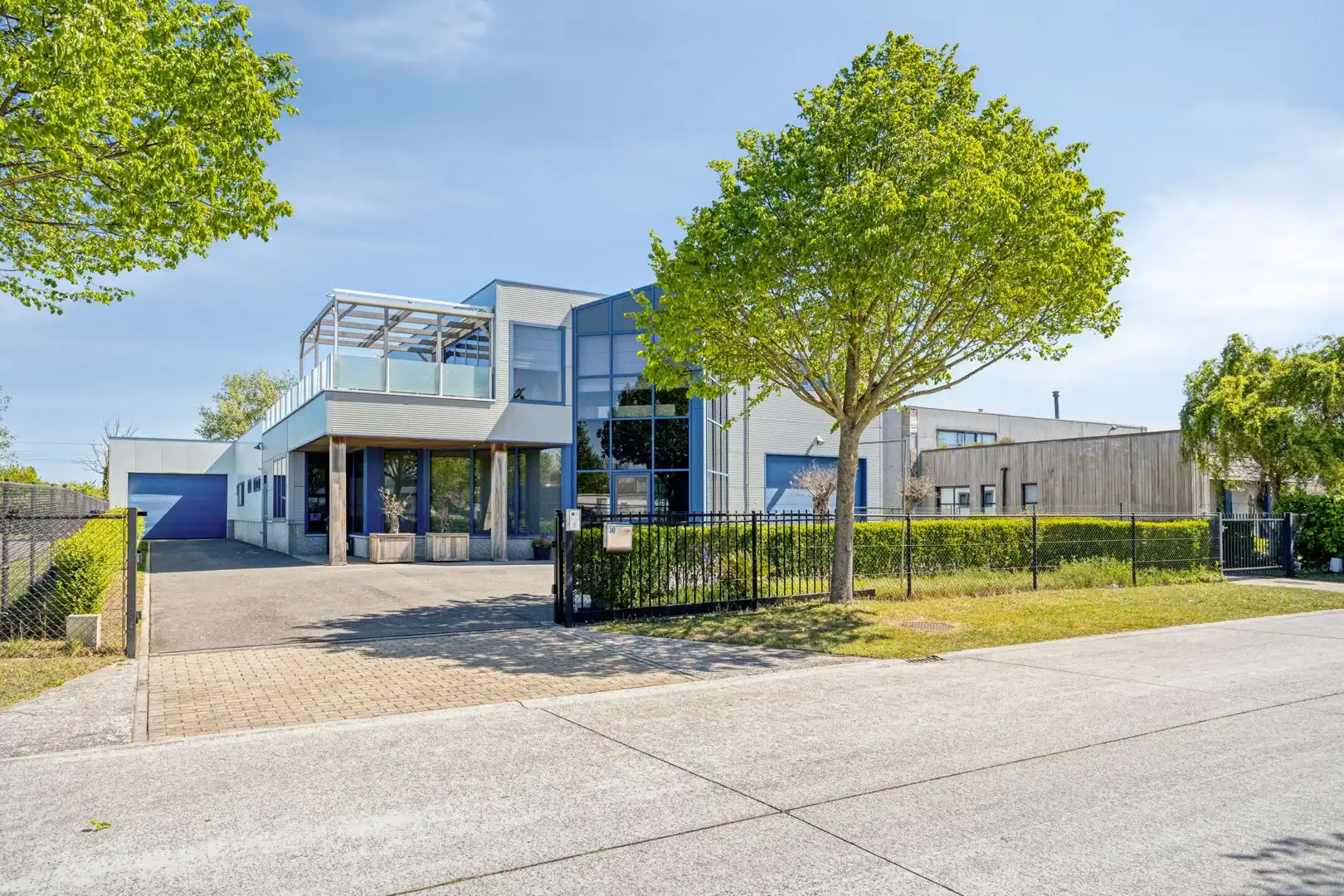Instapklaar bedrijfsgebouw - ideaal voor voeding, bakkerij, confiserie en ruim loft-appartement te Blankenberge foto 3