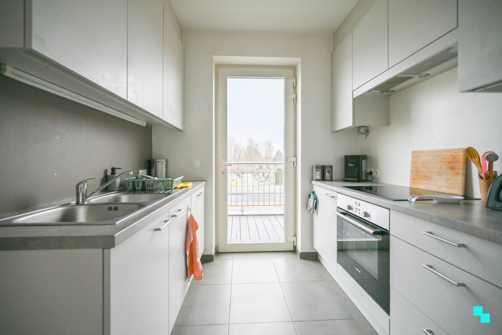 Duplexappartement nabij centrum Oostrozebeke foto 5