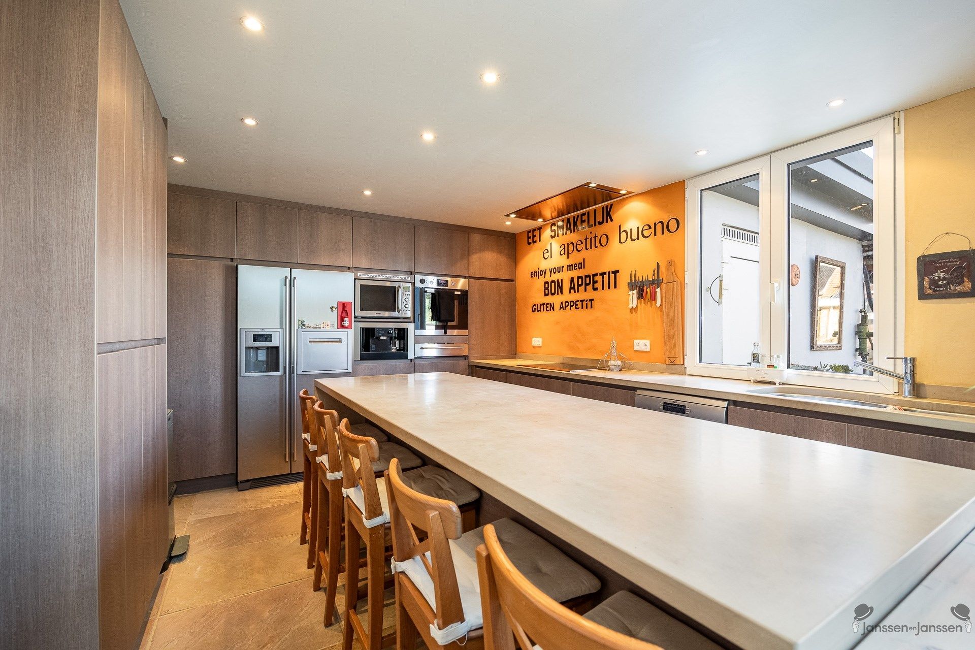 Ruime woning met bijgebouw op een perceel van 497m². foto 10