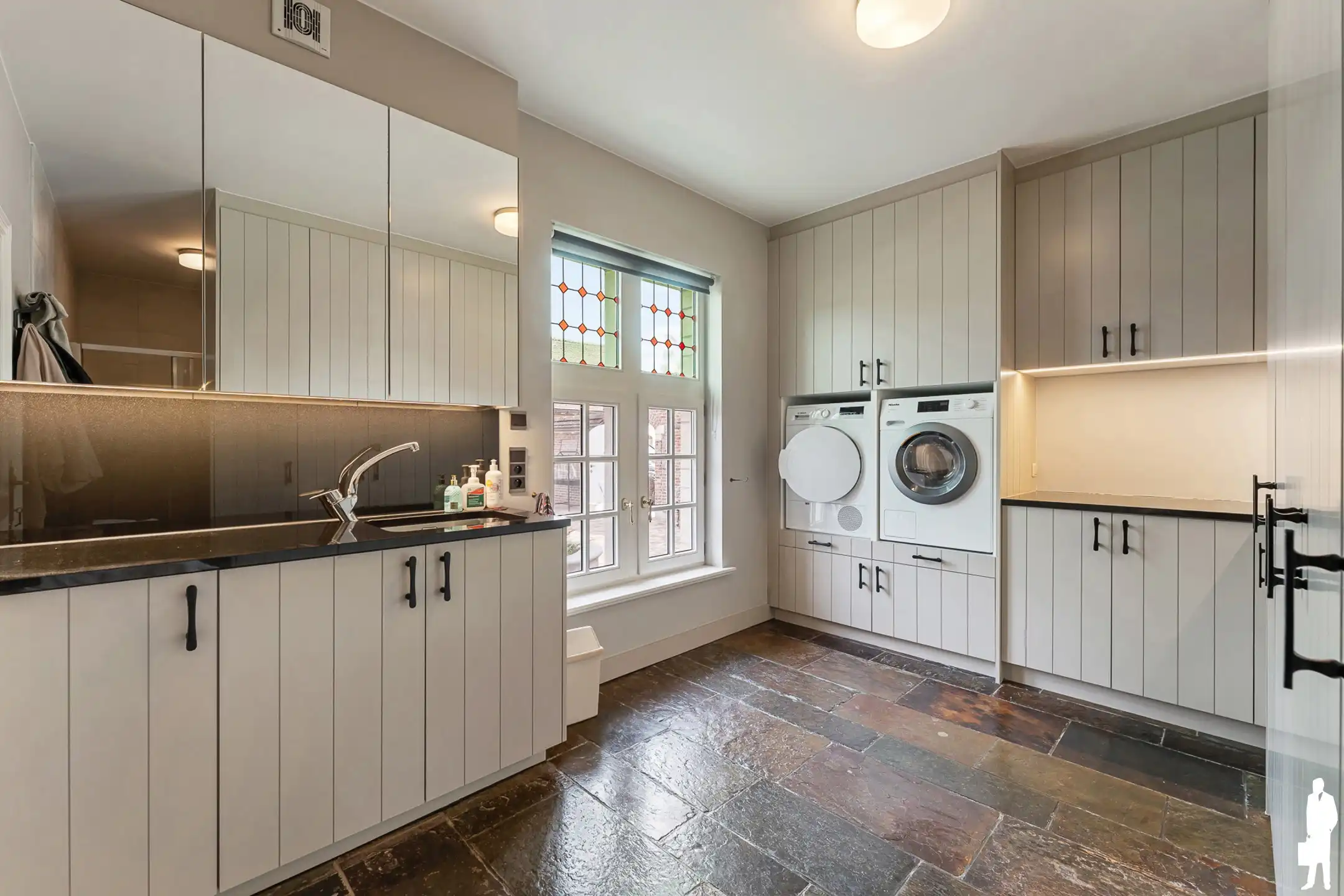 Exclusieve villa met praktijkruimte op domein van 1,4 ha foto 14