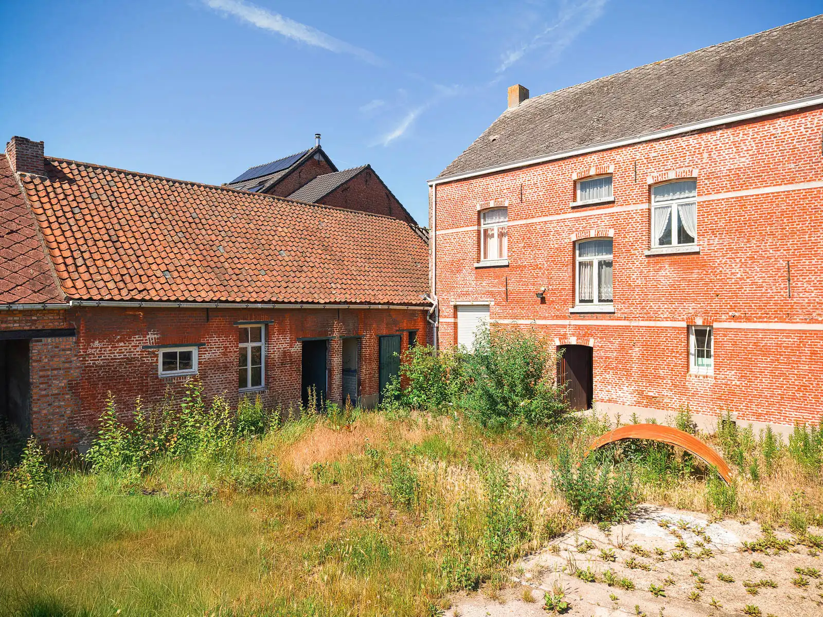 Karaktervolle, te renoveren woning met tal van mogelijkheden foto 35