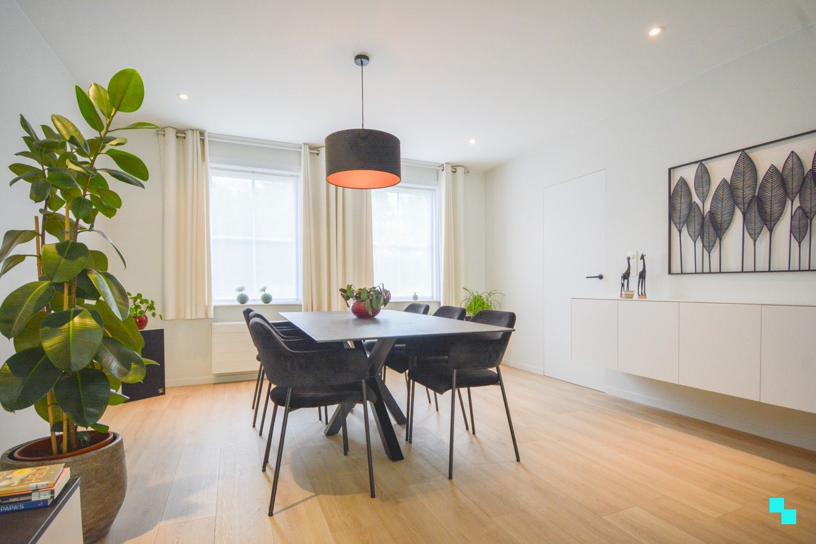 Smaakvol gerenoveerde woning met garage achteraan te Roeselare foto 4