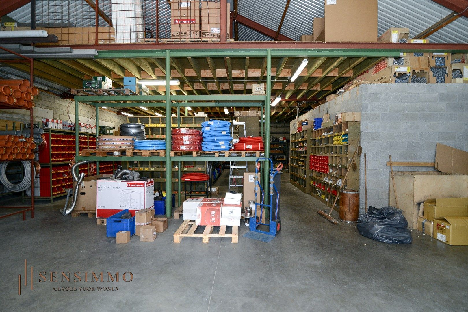 INVESTEERDERSOPPORTUNITEIT - GEBOUW MET TOONZAAL + 4 APPARTEMENTEN + MAGAZIJN + GARAGEBOXEN + BOUWGROND foto 14