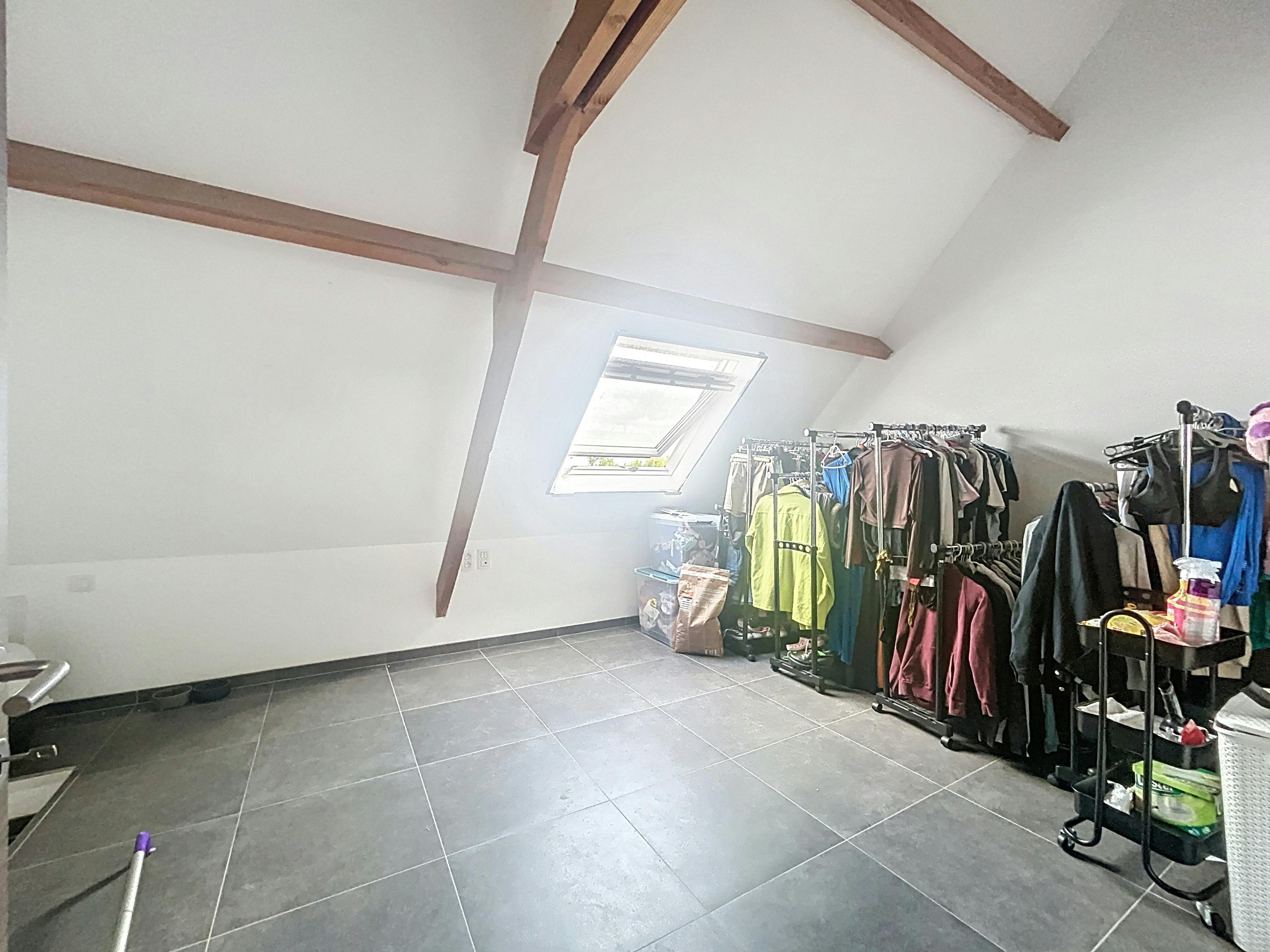 Gerenoveerd duplex appartement te huur in Waregem foto 13