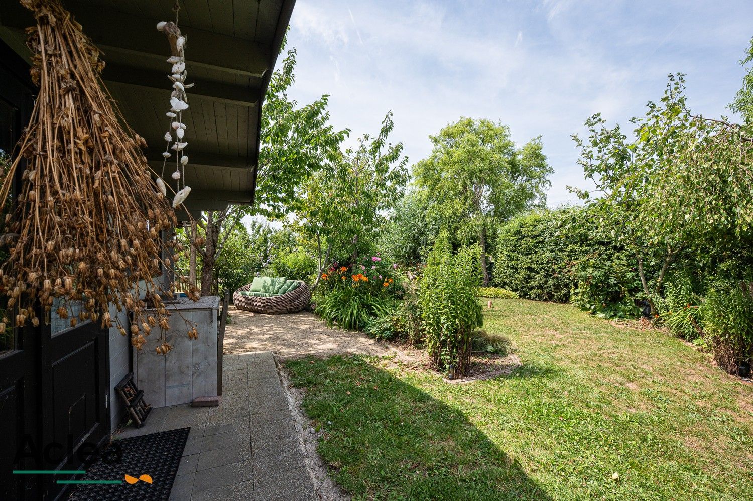Halfopen bebouwing met weelderige tuin foto 34