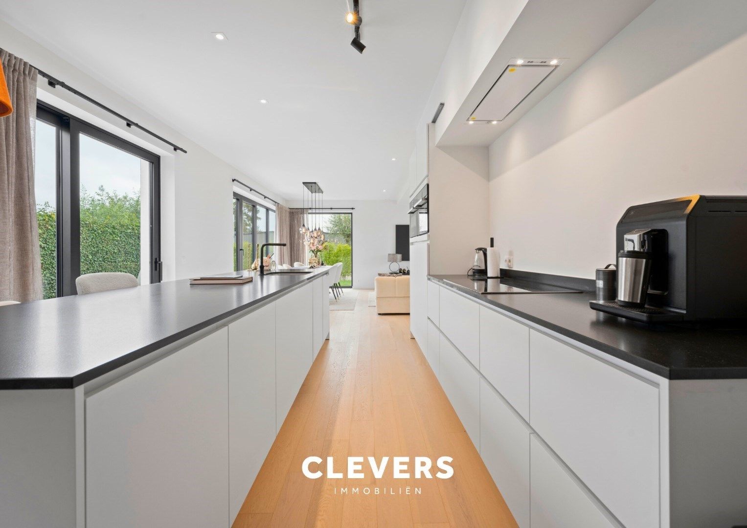 Luxueuze, moderne villa in rustige residentiële omgeving foto 6