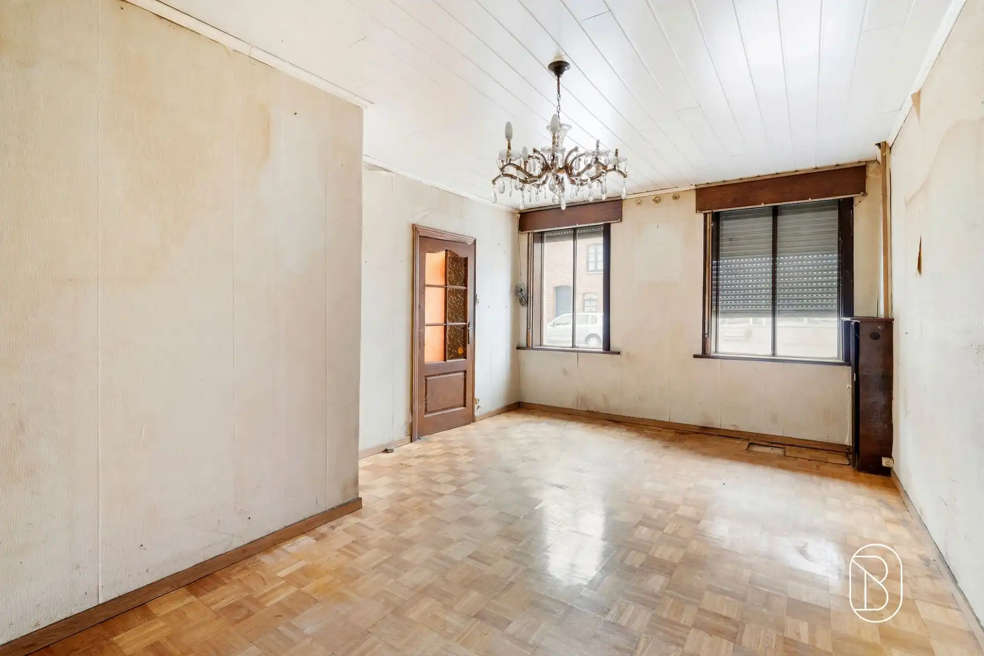 Te renoveren / af te breken woning met POTENTIEEL en uitweg foto 5