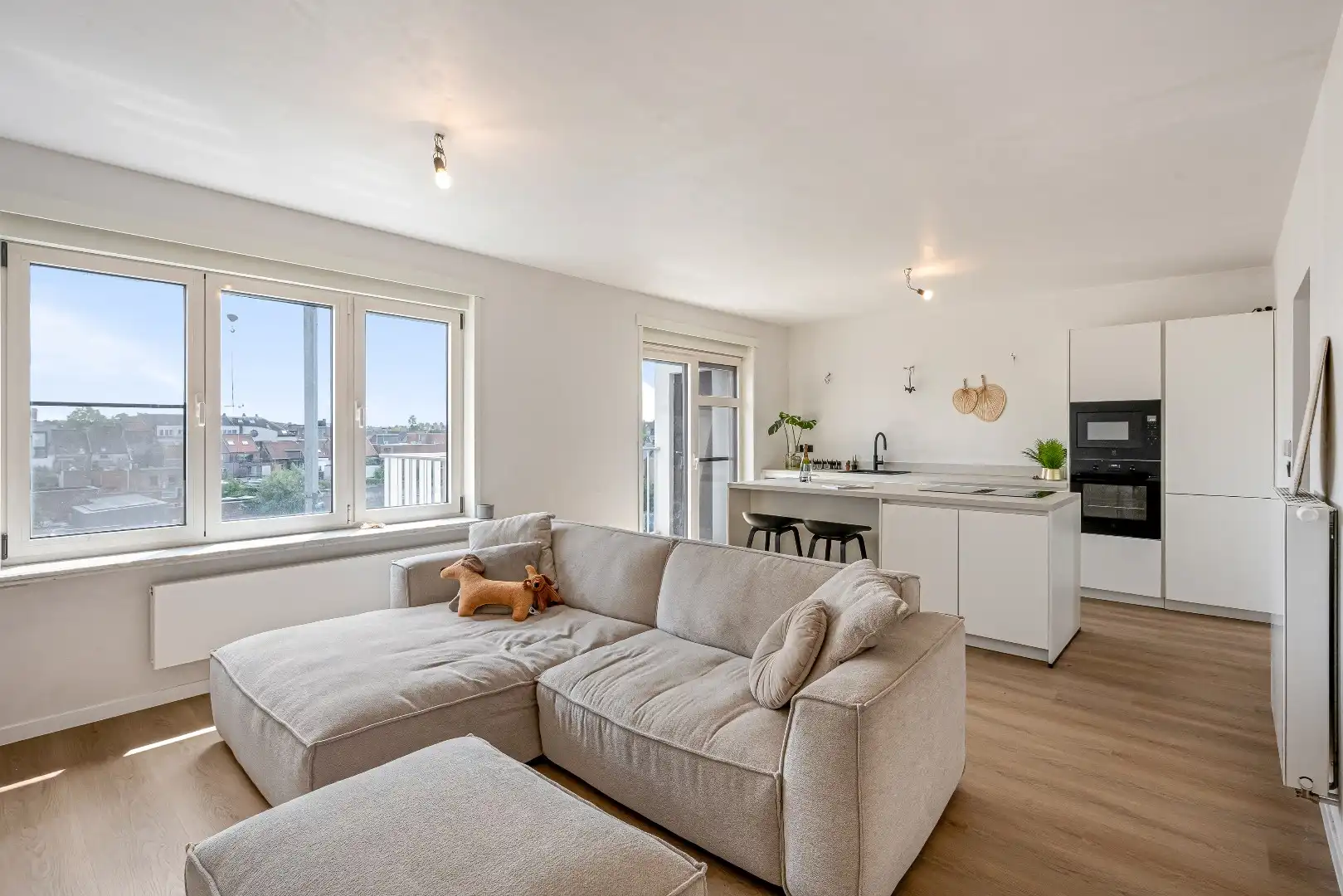 1-kamer dakappartement - CENTRUMligging aan Heldenlaan!  foto 2