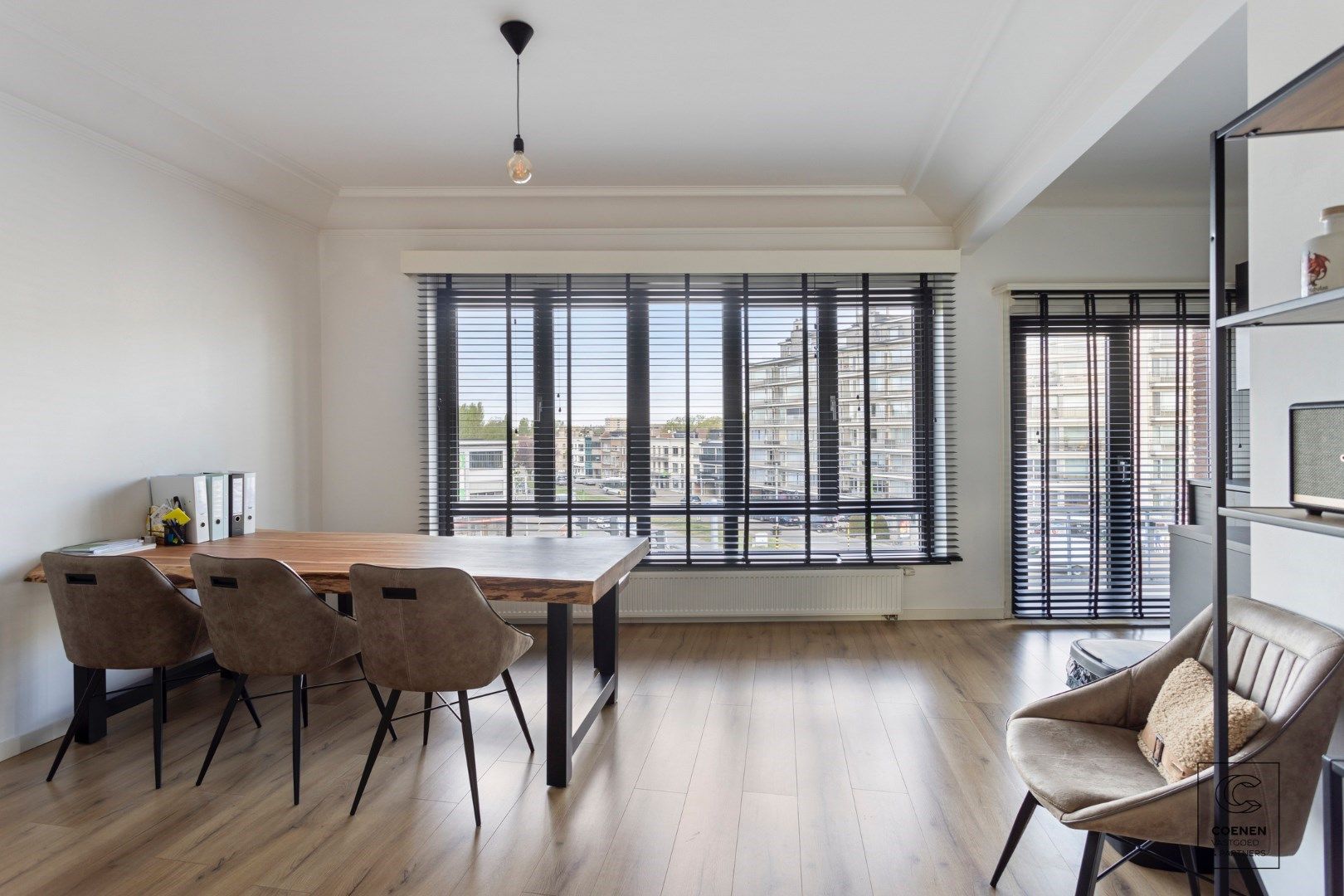 Prachtig gerenoveerd appartement met 2 slaapkamers, terras en bew. opp. van 80m2! foto 5
