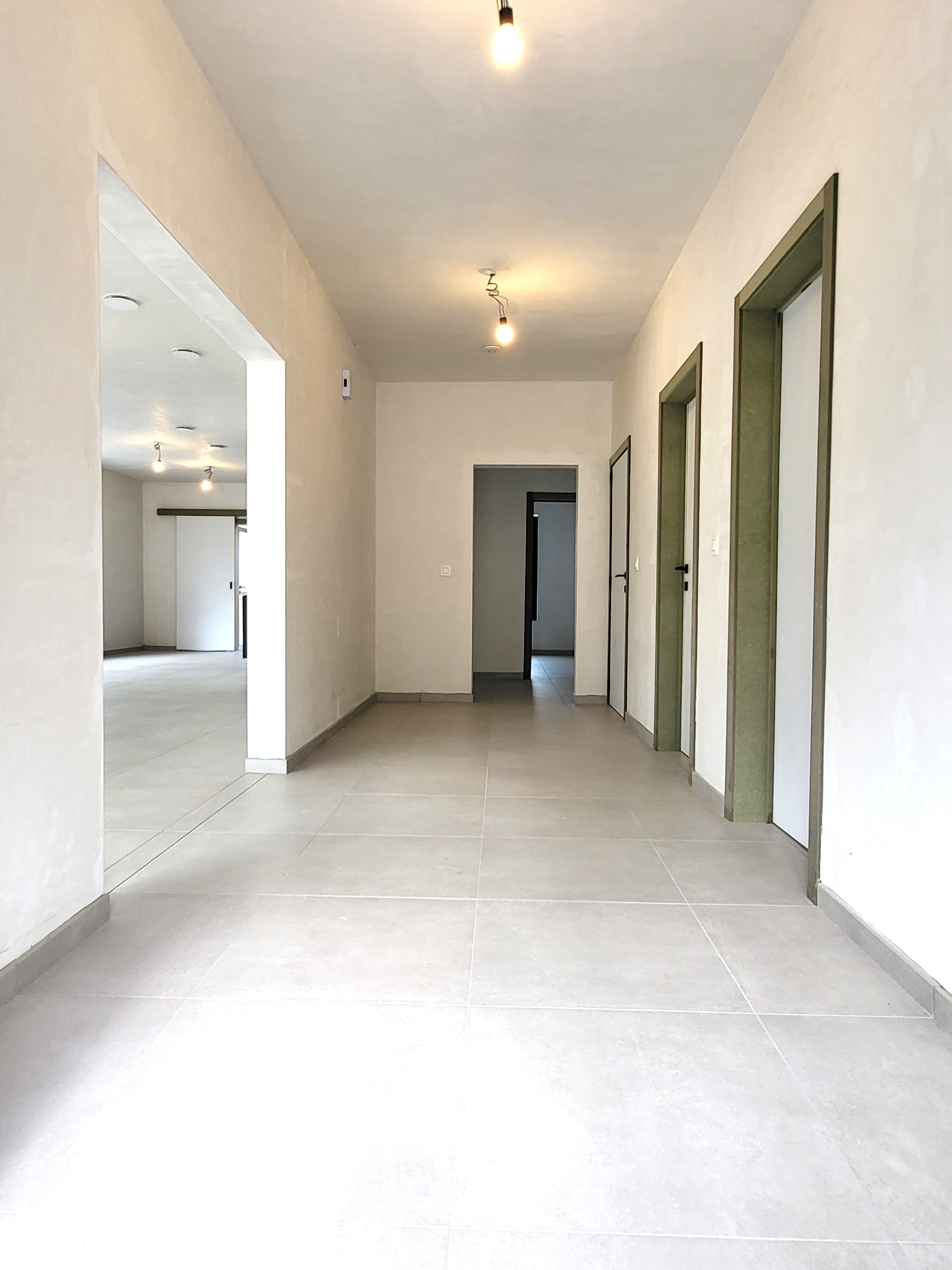 Volledig gerenoveerde, energiezuinige bungalow op 556m² met prachtig aangelegde tuin. Topper! foto 7