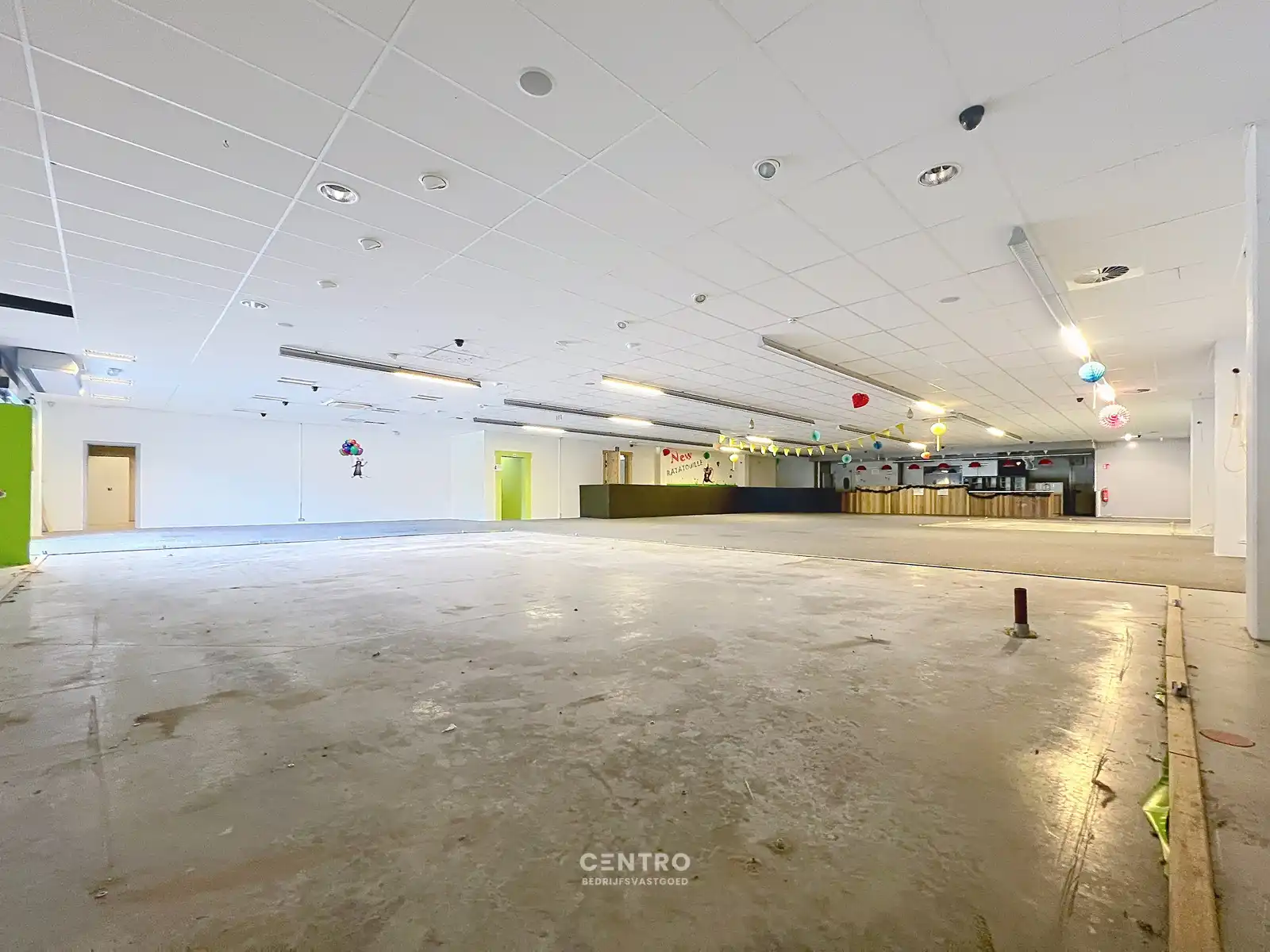 Multifunctioneel bedrijfspand (binnenrecreatie, toonzaal, winkel, opslag,...) van 782m² met 40 parkeerplaatsen op eigen terrein te Bavikhove (Harelbeke). foto 12