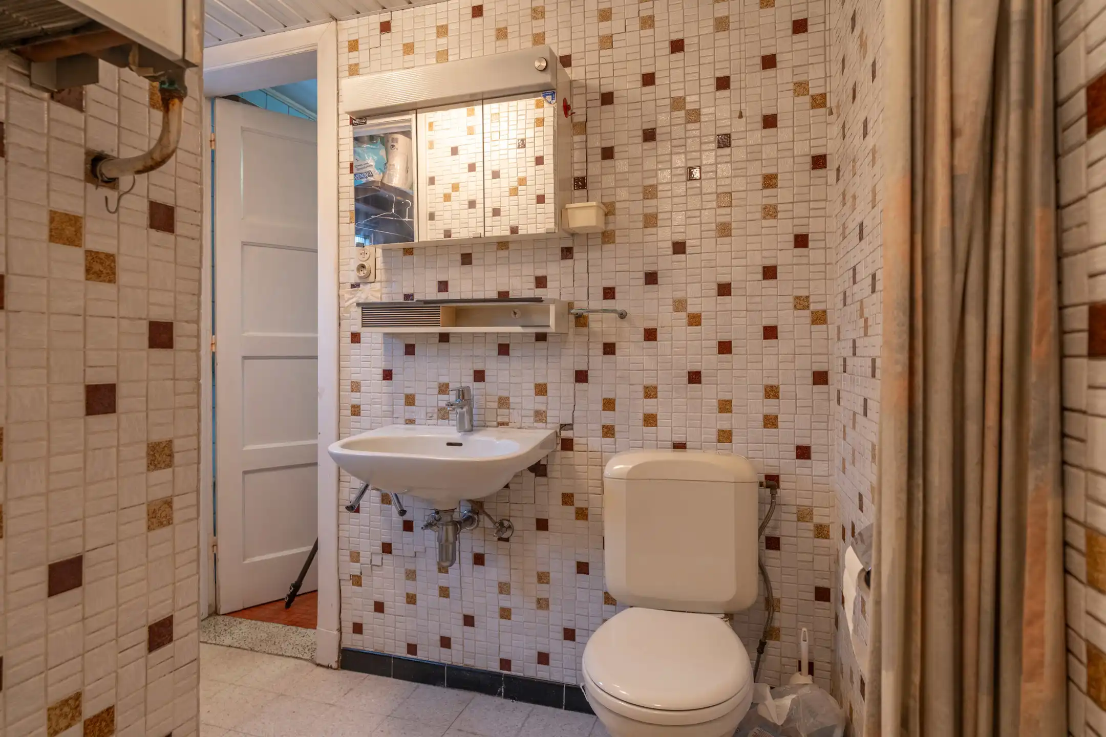 Te renoveren woning met 4-5 slpk's en tuin te Turnhout. foto 16