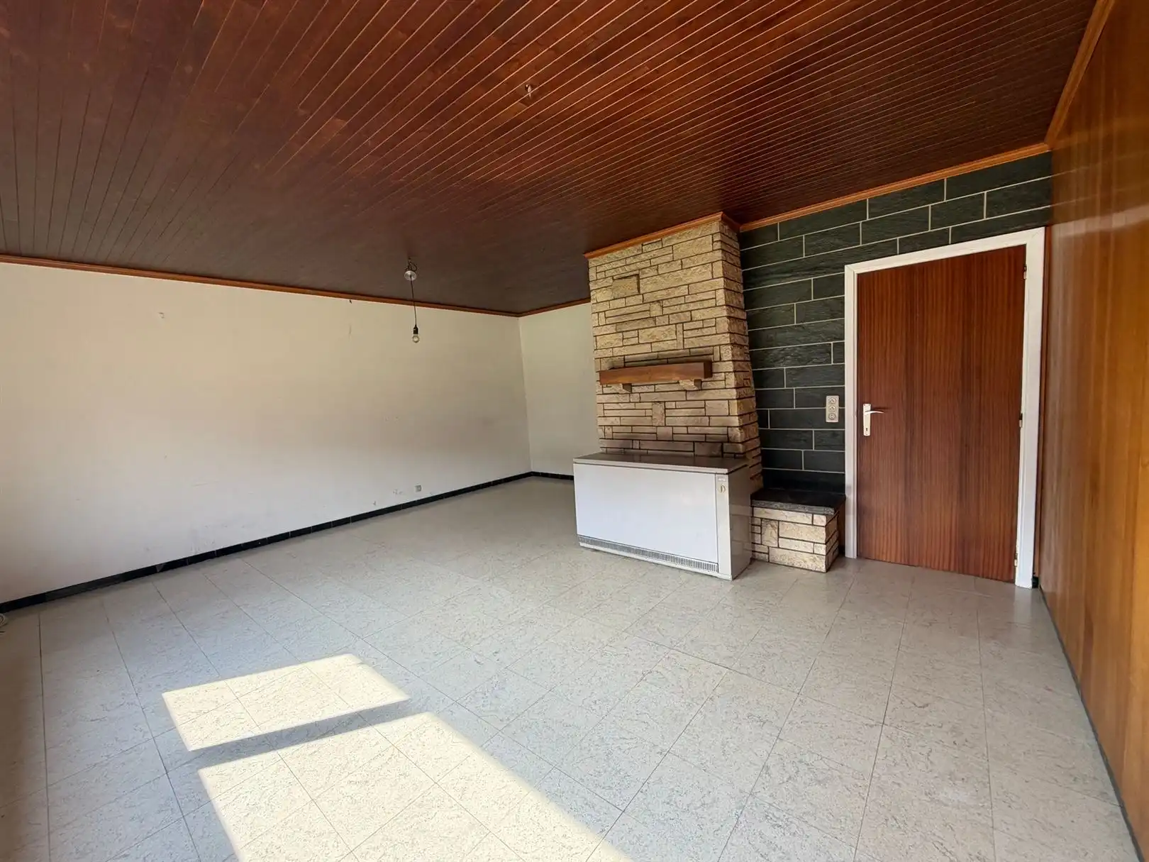 HOB met zonnige tuin en drie slaapkamers foto 2
