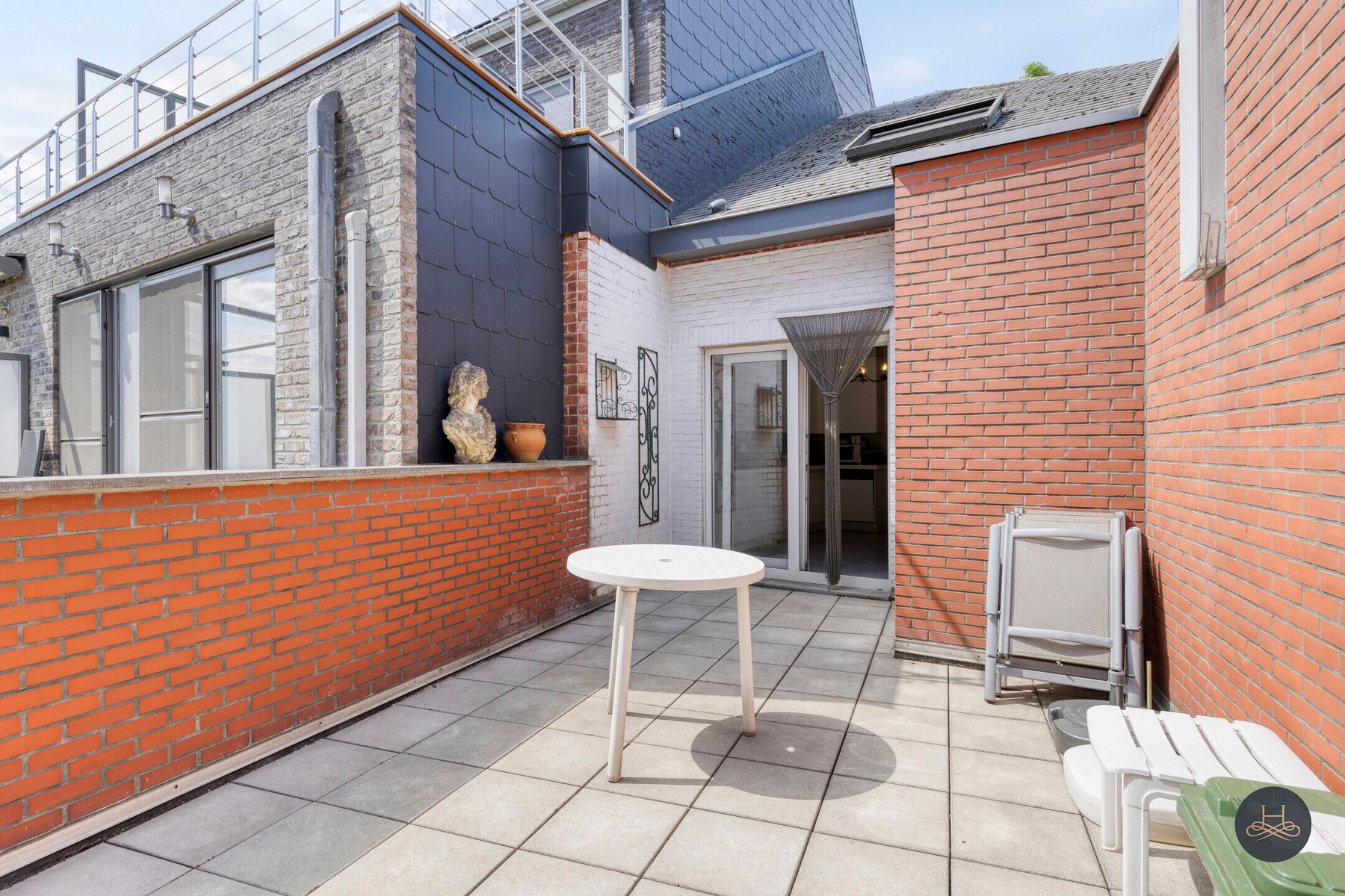 Handelspand met groot appartement in het centrum foto 24