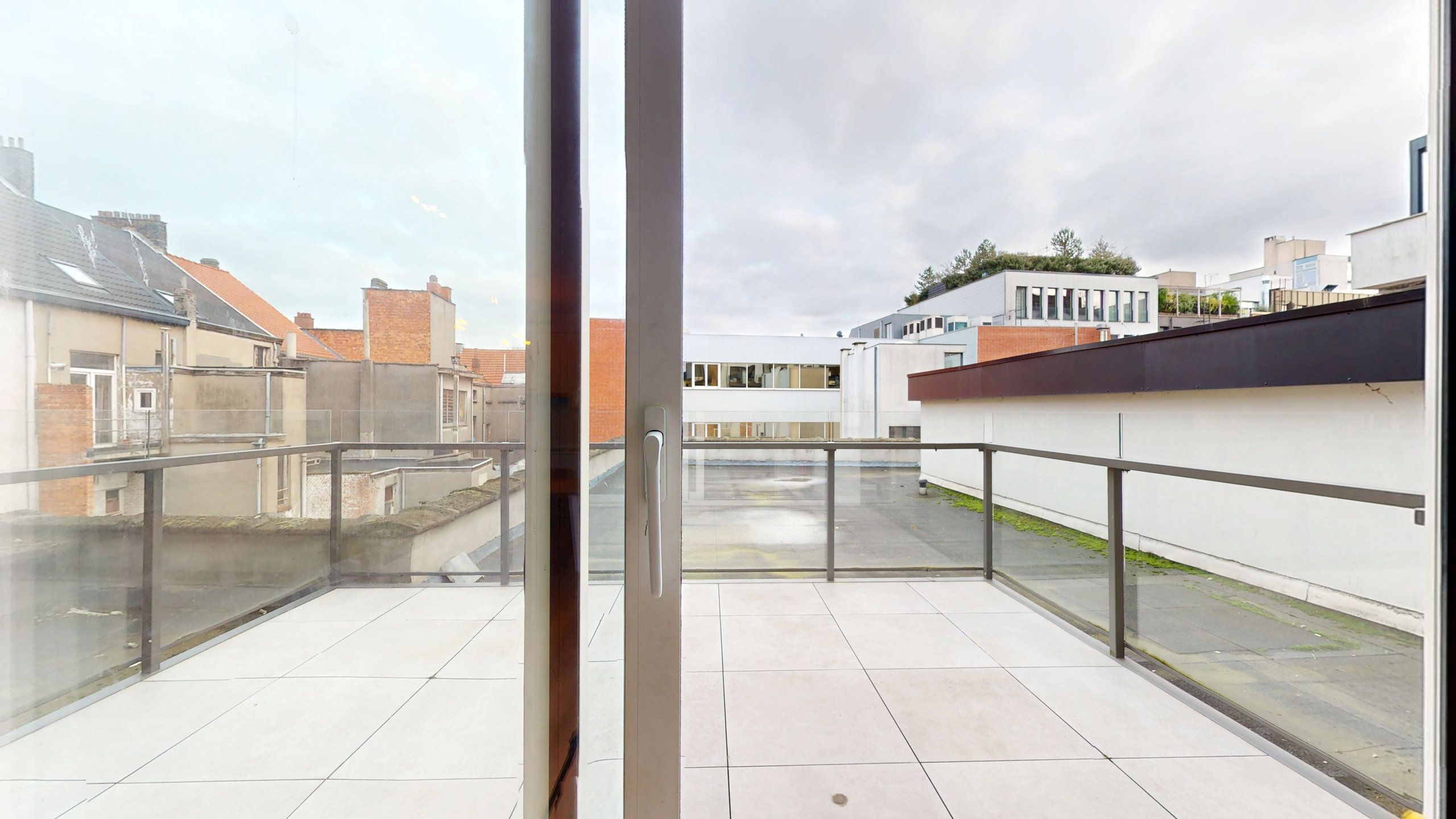 ANTWERPEN - Appartement met ruim terras op centrale locatie foto 2