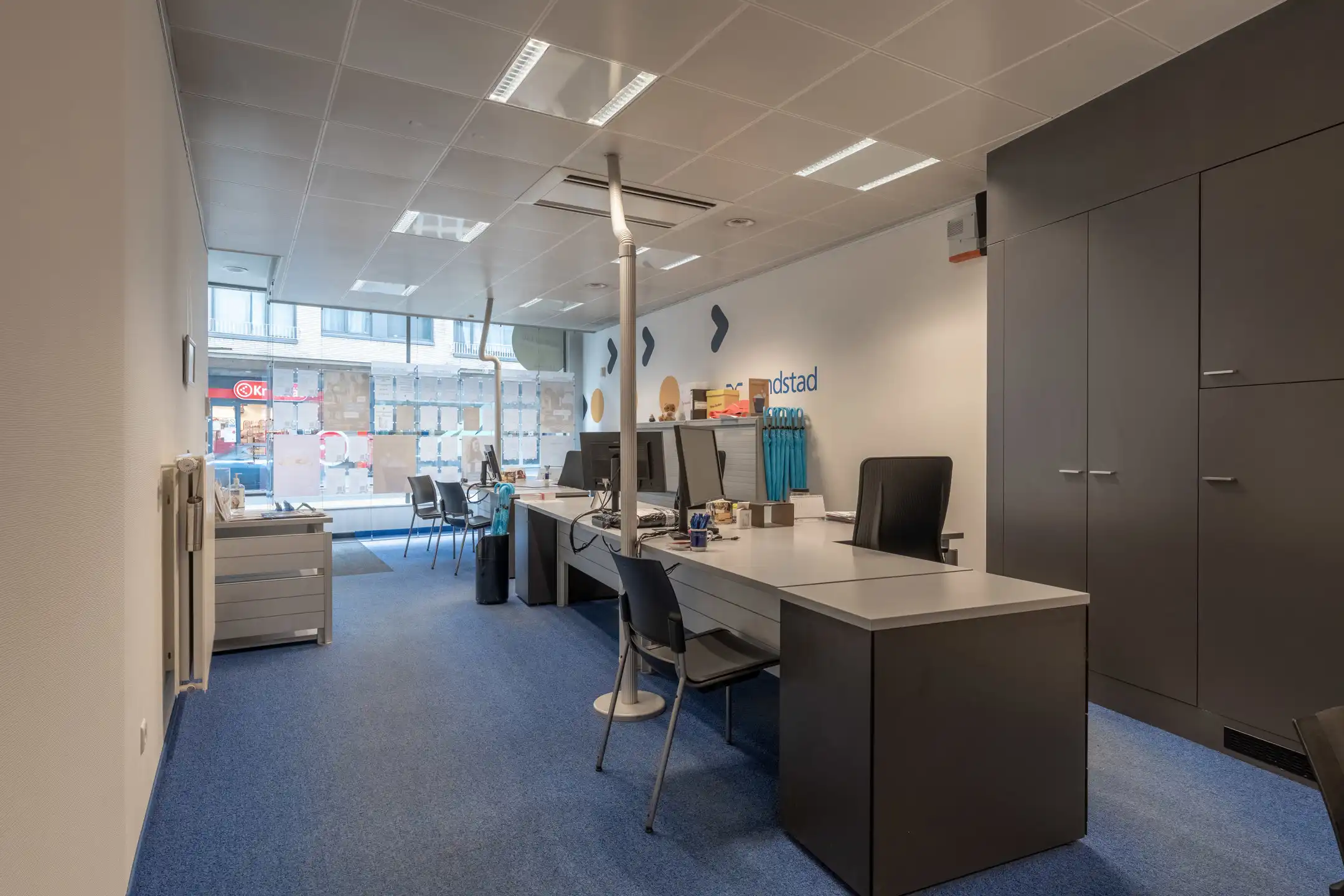 Centraal gelegen handelszaak op ideale locatie te Mol. foto 6