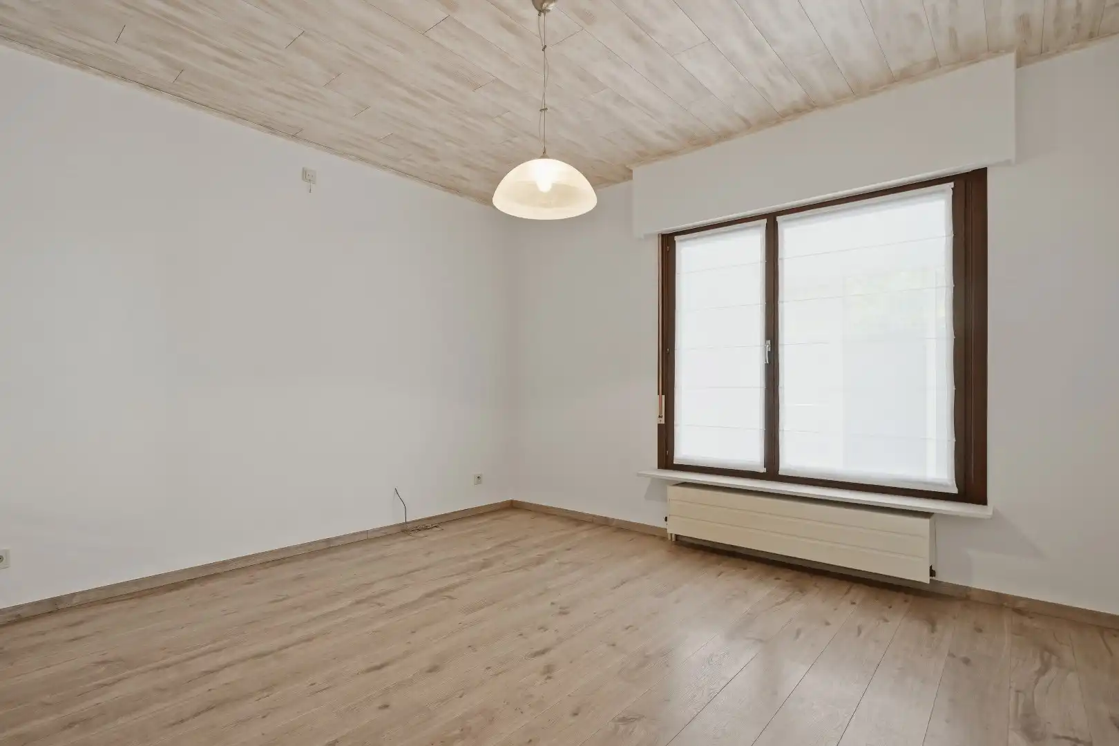 Rustig gelegen open bebouwing (type bungalow / gelijkvloerswoning) met 3 slaapkamers en prachtige tuin te Diksmuide. foto 8