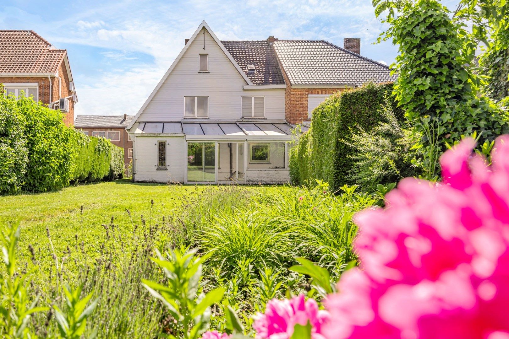 Mooie woning in stadsrand met aangename tuin en 2 garages foto 15