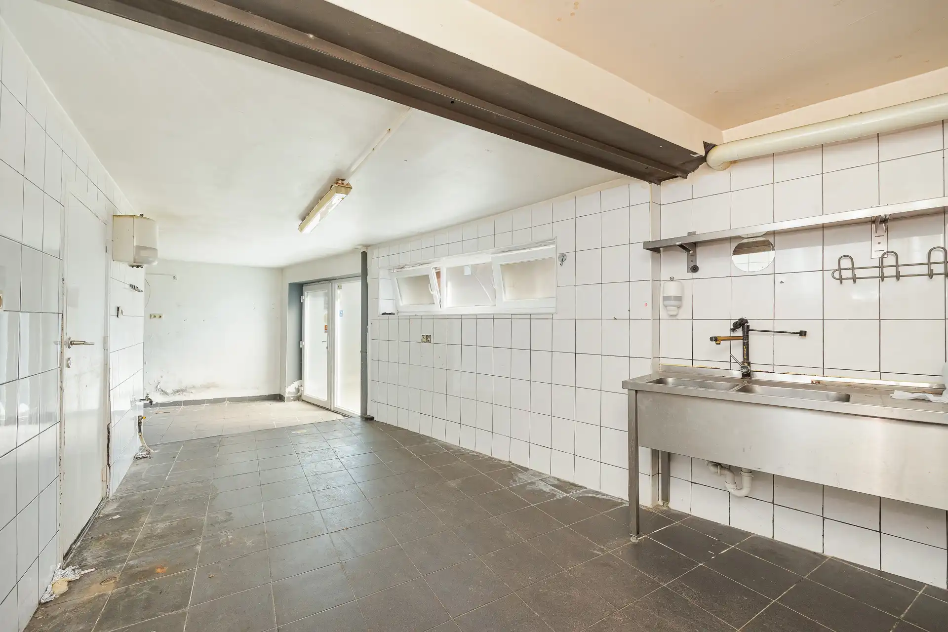 Te renoveren halfopen bebouwing: handel & appartement foto 13