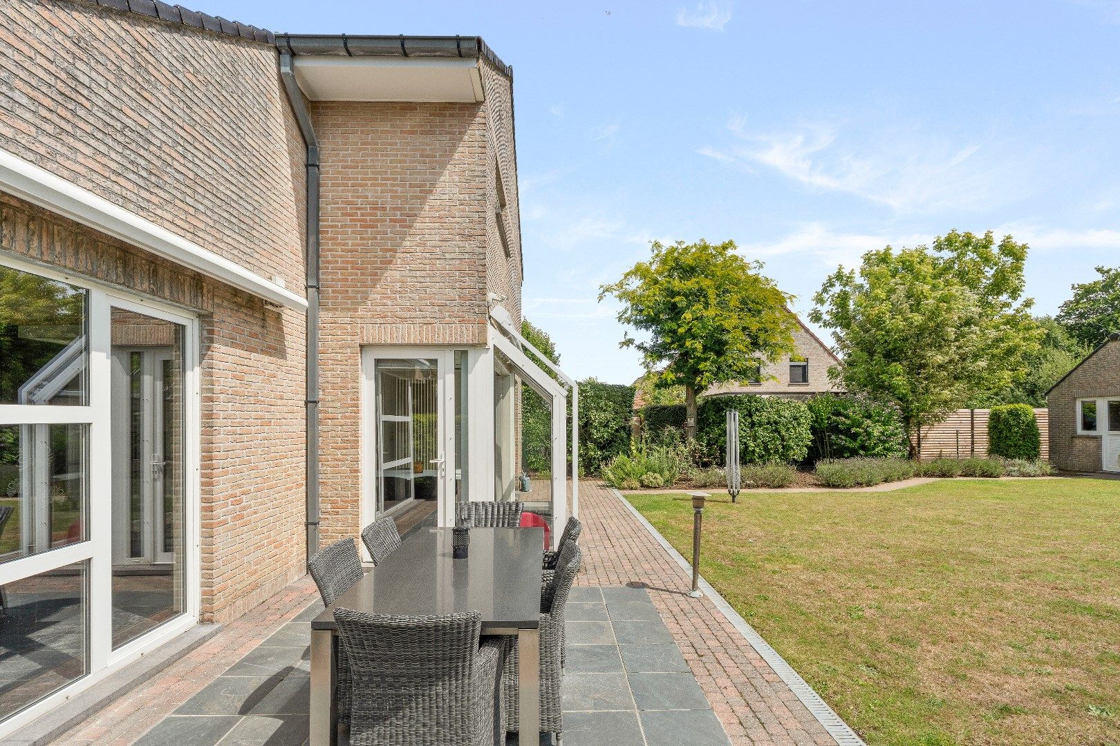 Unieke, uitstekend onderhouden villa in het hart van Ieper – rust, ruimte en comfort foto 11